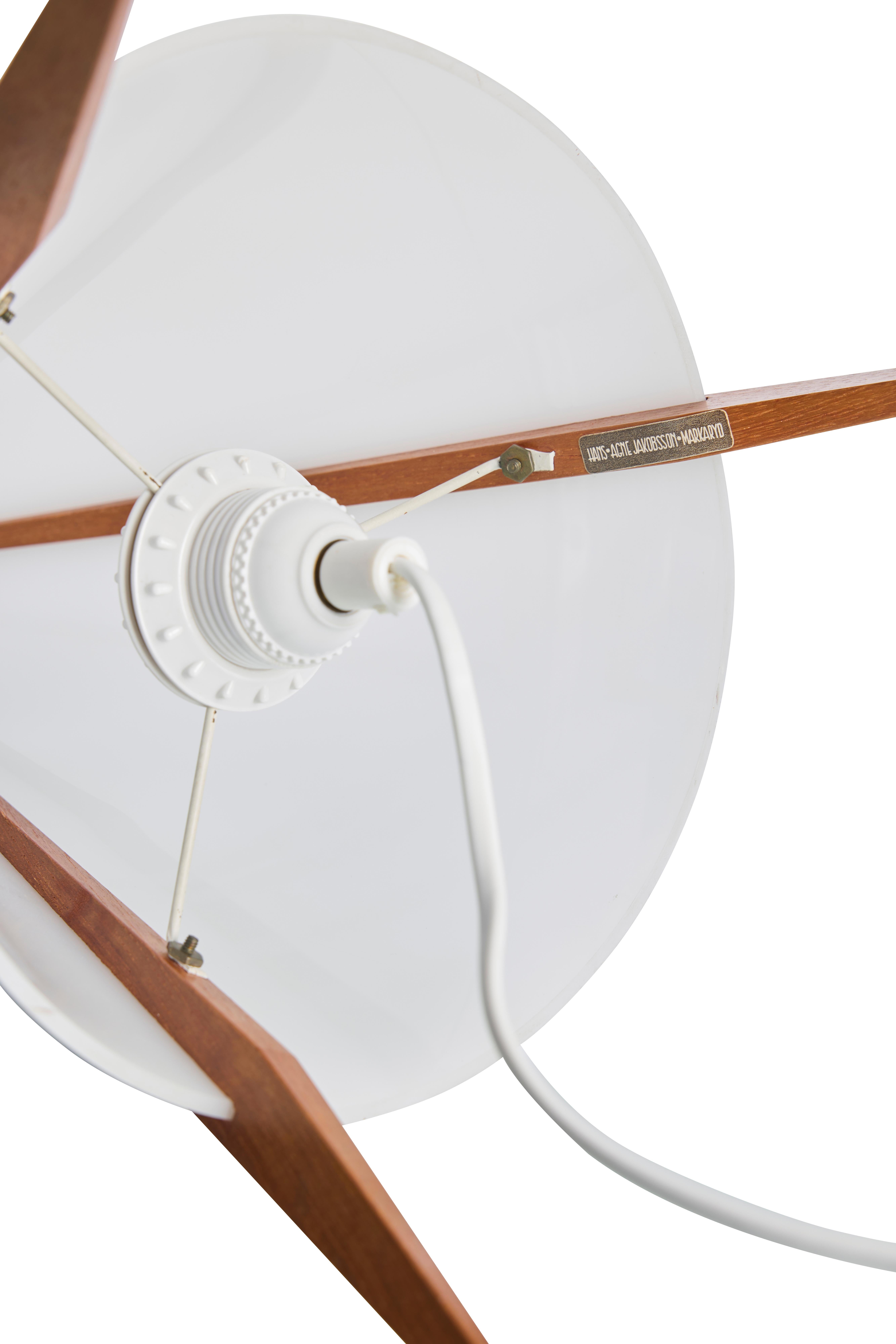 Unusual table lamp by Hans Agne Jakobsson made of acrylic and teak, 1950s In Good Condition For Sale In Göteborg, SE