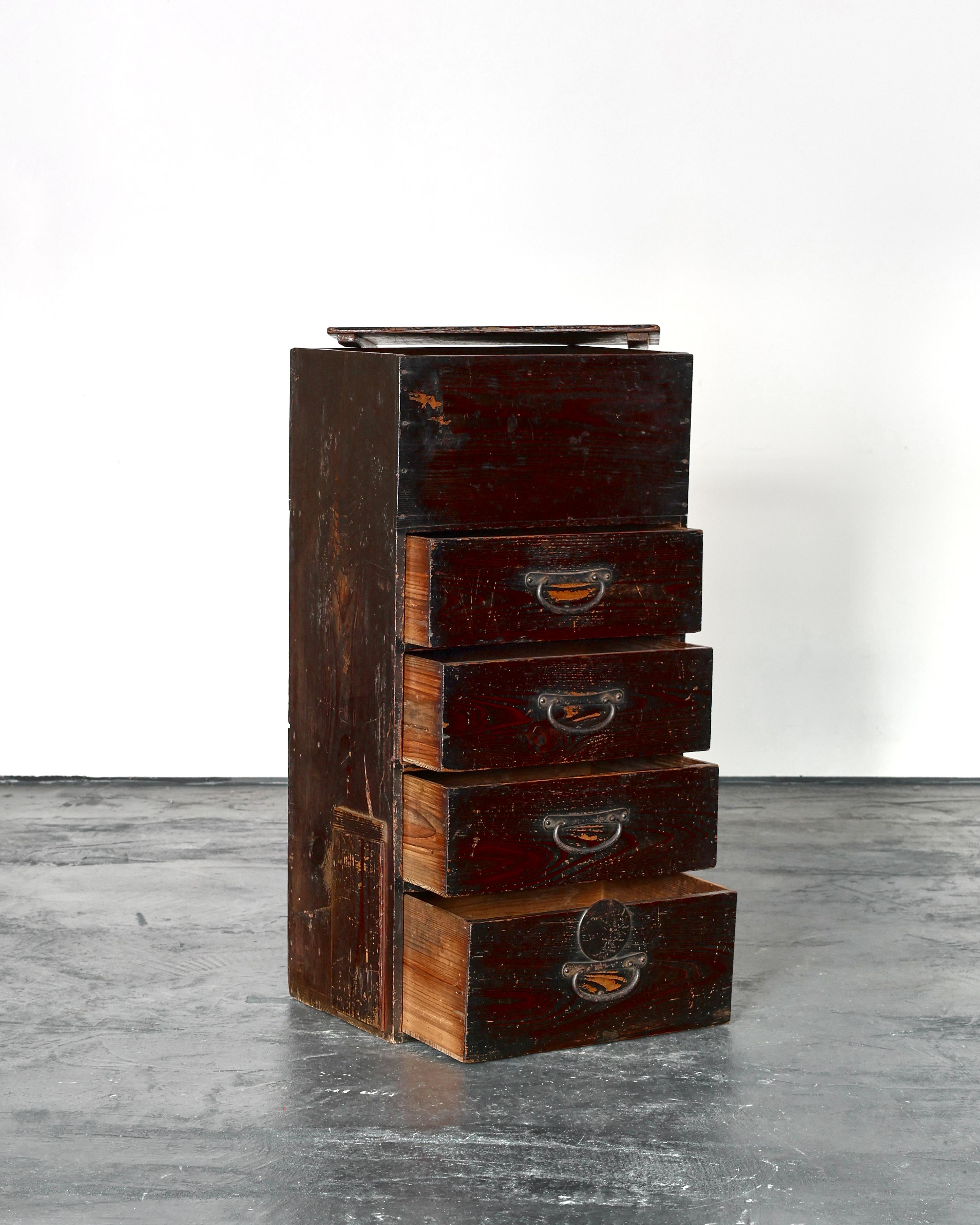 Spagnolo Insolito Tansu Wabi Sabi giapponese alto del periodo Meiji in vendita