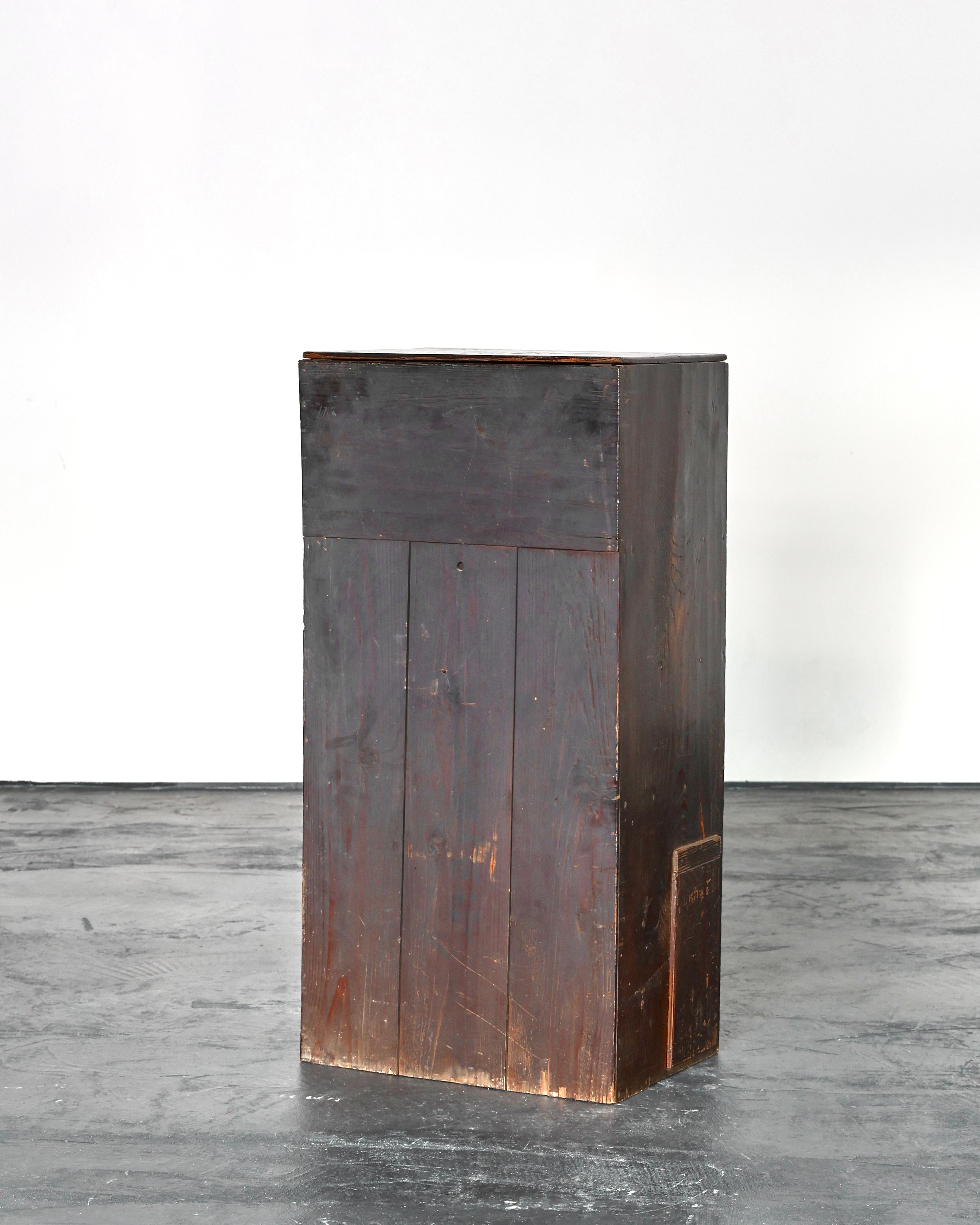 Cedro Insolito Tansu Wabi Sabi giapponese alto del periodo Meiji in vendita