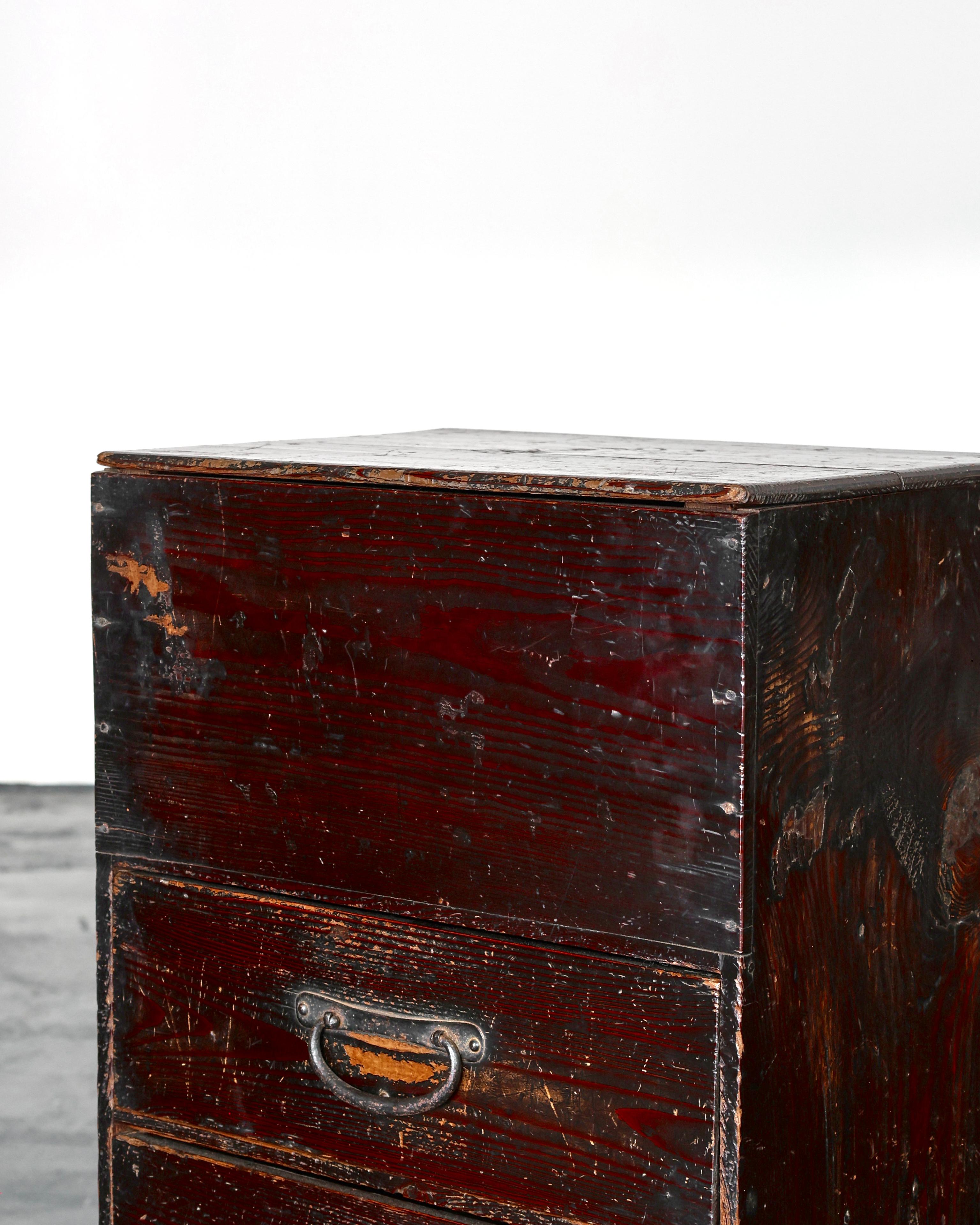 Insolito Tansu Wabi Sabi giapponese alto del periodo Meiji in vendita 1