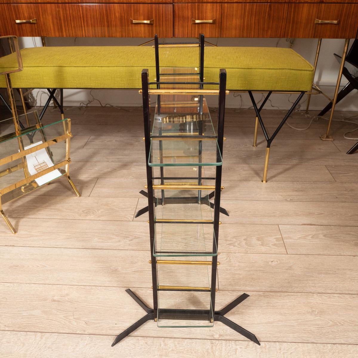 Mid-Century Modern Unusual three-tier table For Sale