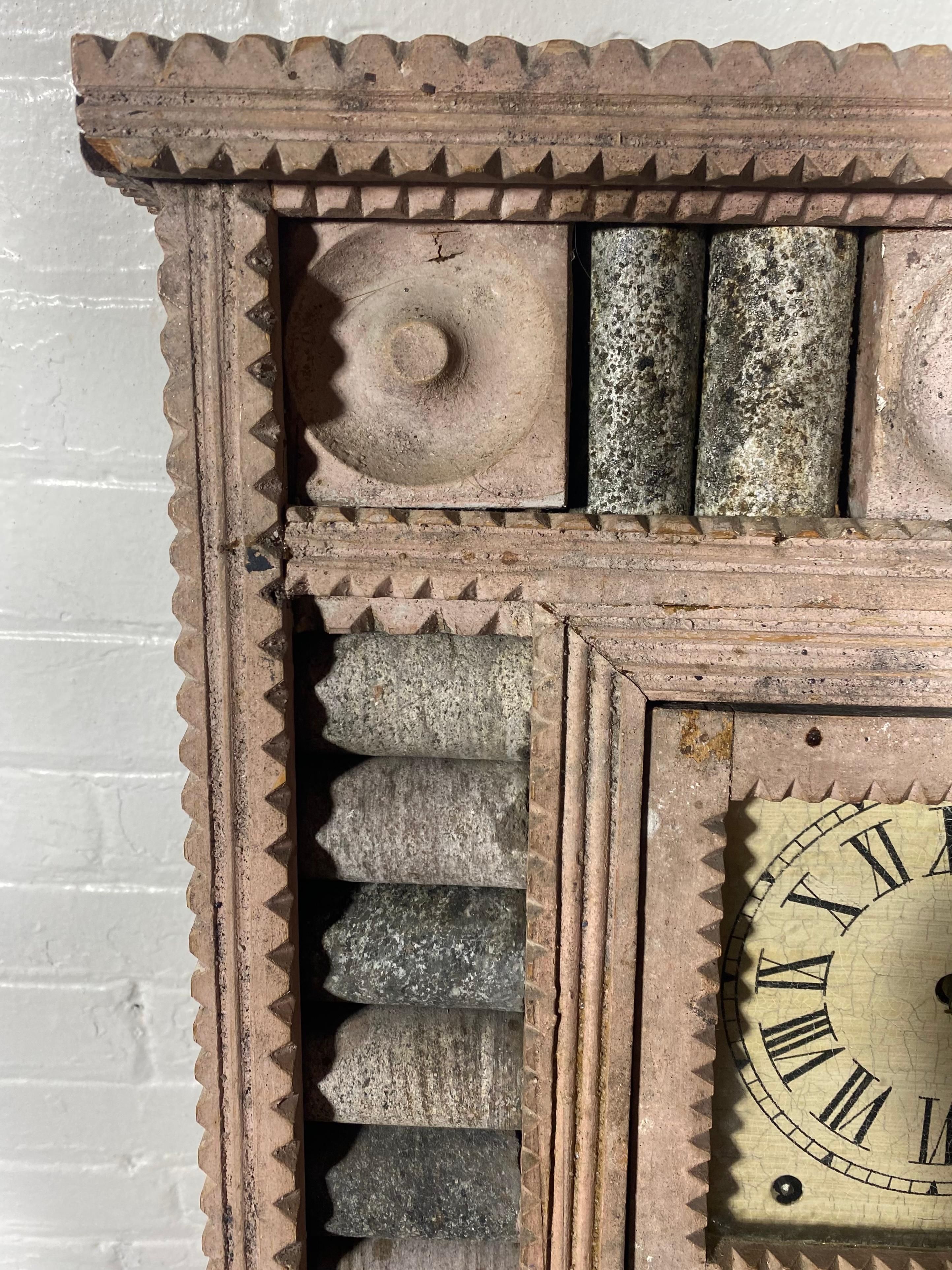 Américain Horloge Tramp Art/Artisanat populaire inhabituelle en bois et pierre, sculpture. cabinet. en vente