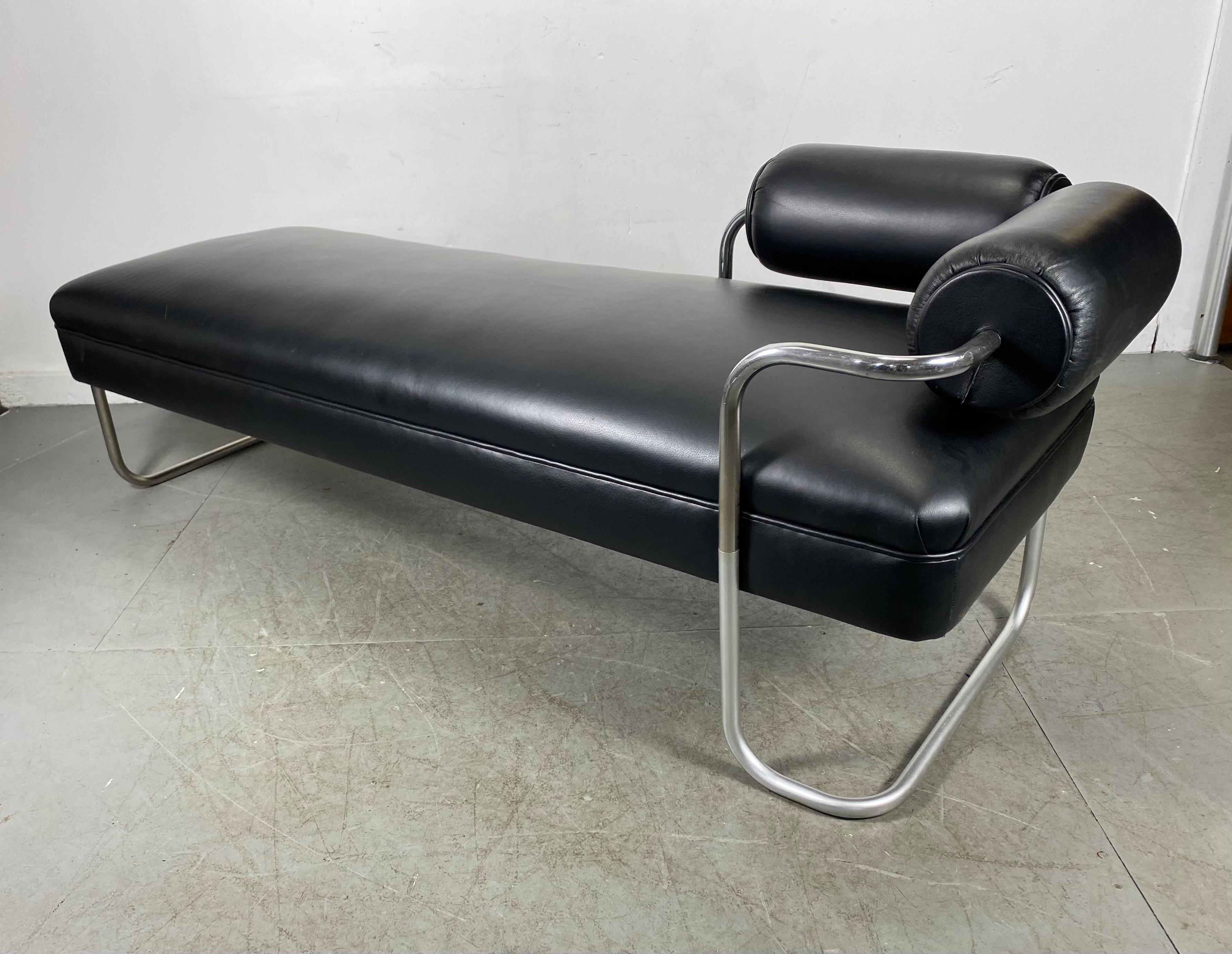 Mid-20th Century Unusual Tubular Chrome and Leather Bauhaus Chaise Lounge / Daybed
