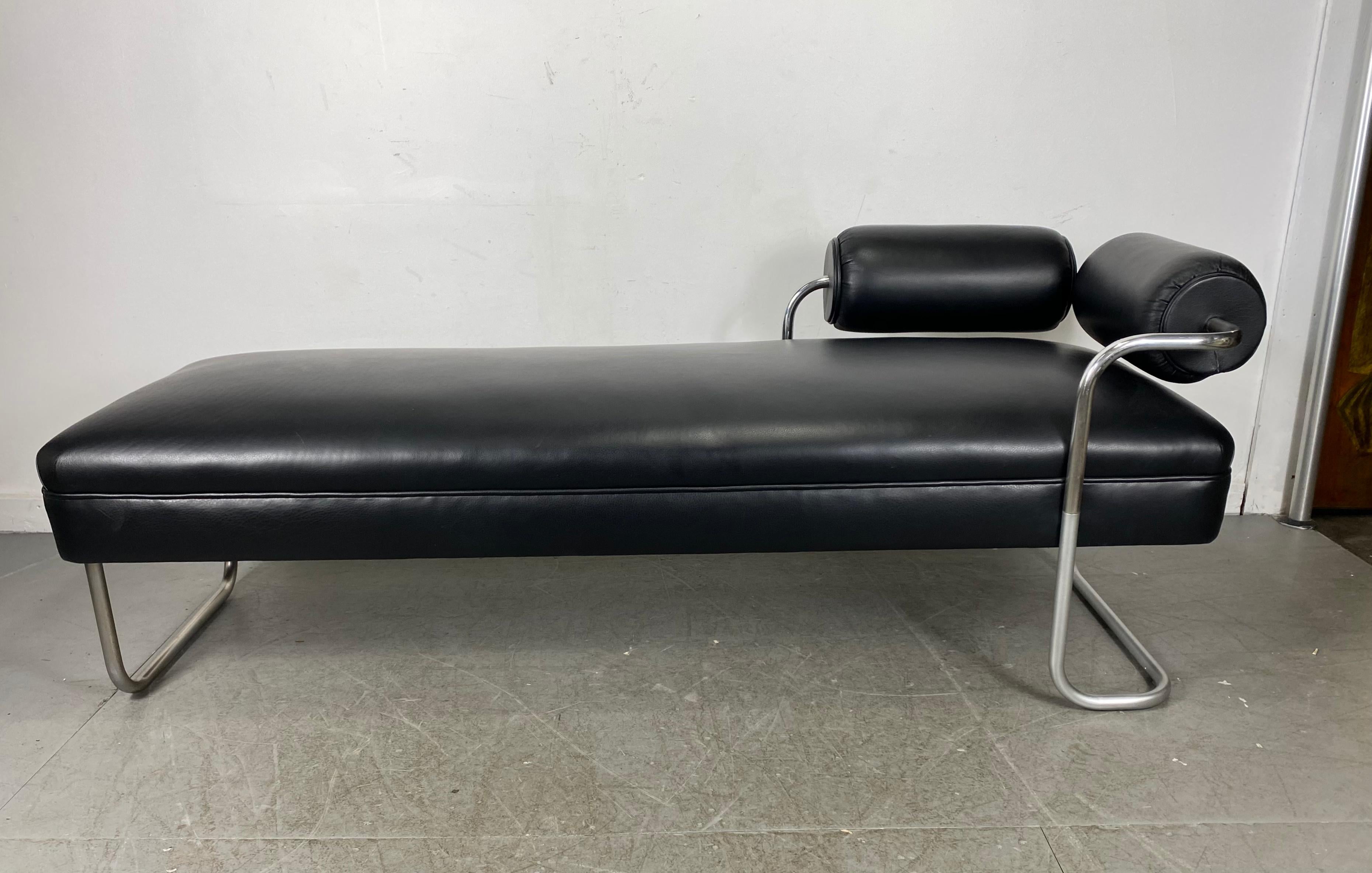 Unusual Tubular Chrome and Leather Bauhaus Chaise Lounge / Daybed 2