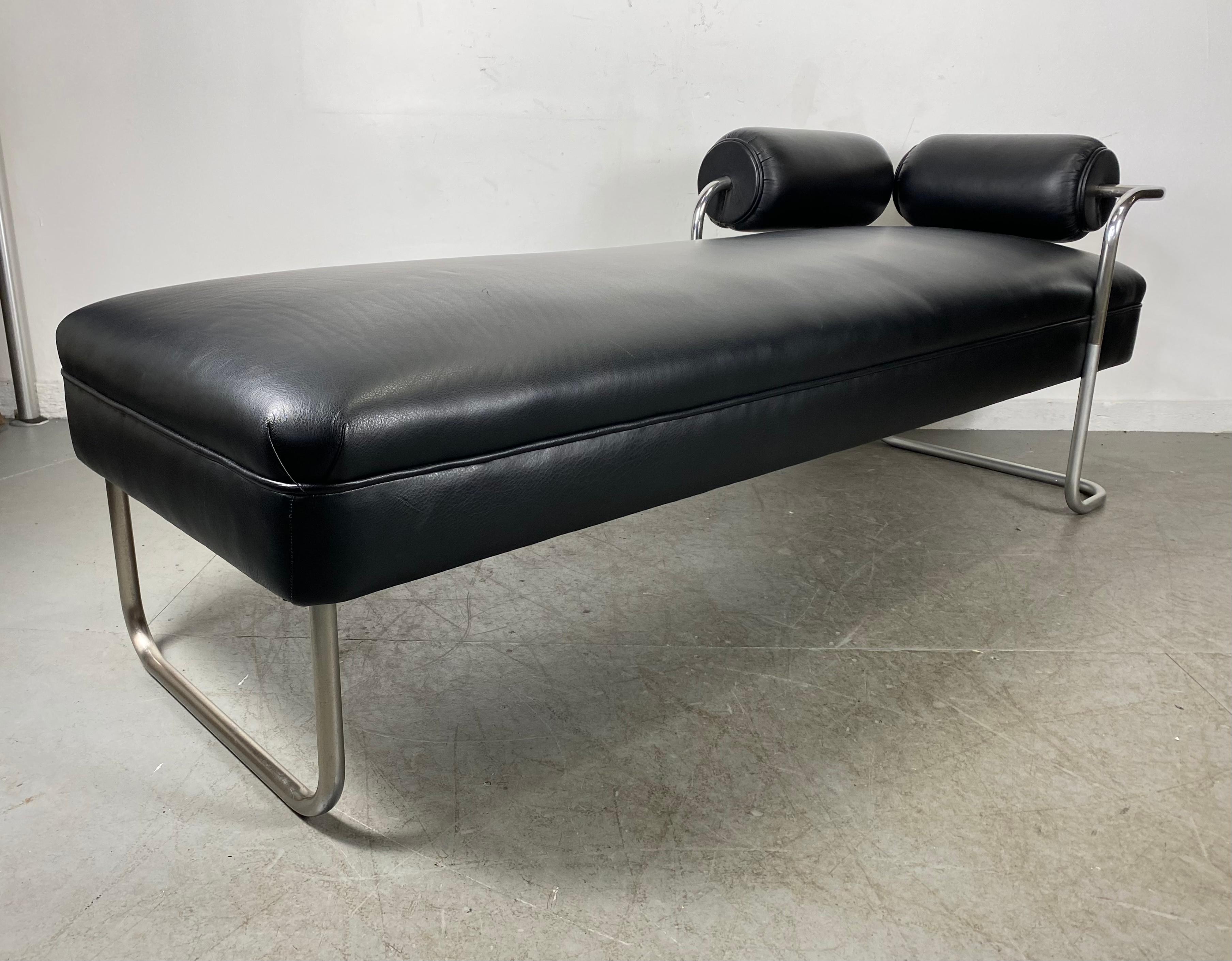 Unusual Tubular Chrome and Leather Bauhaus Chaise Lounge / Daybed 3