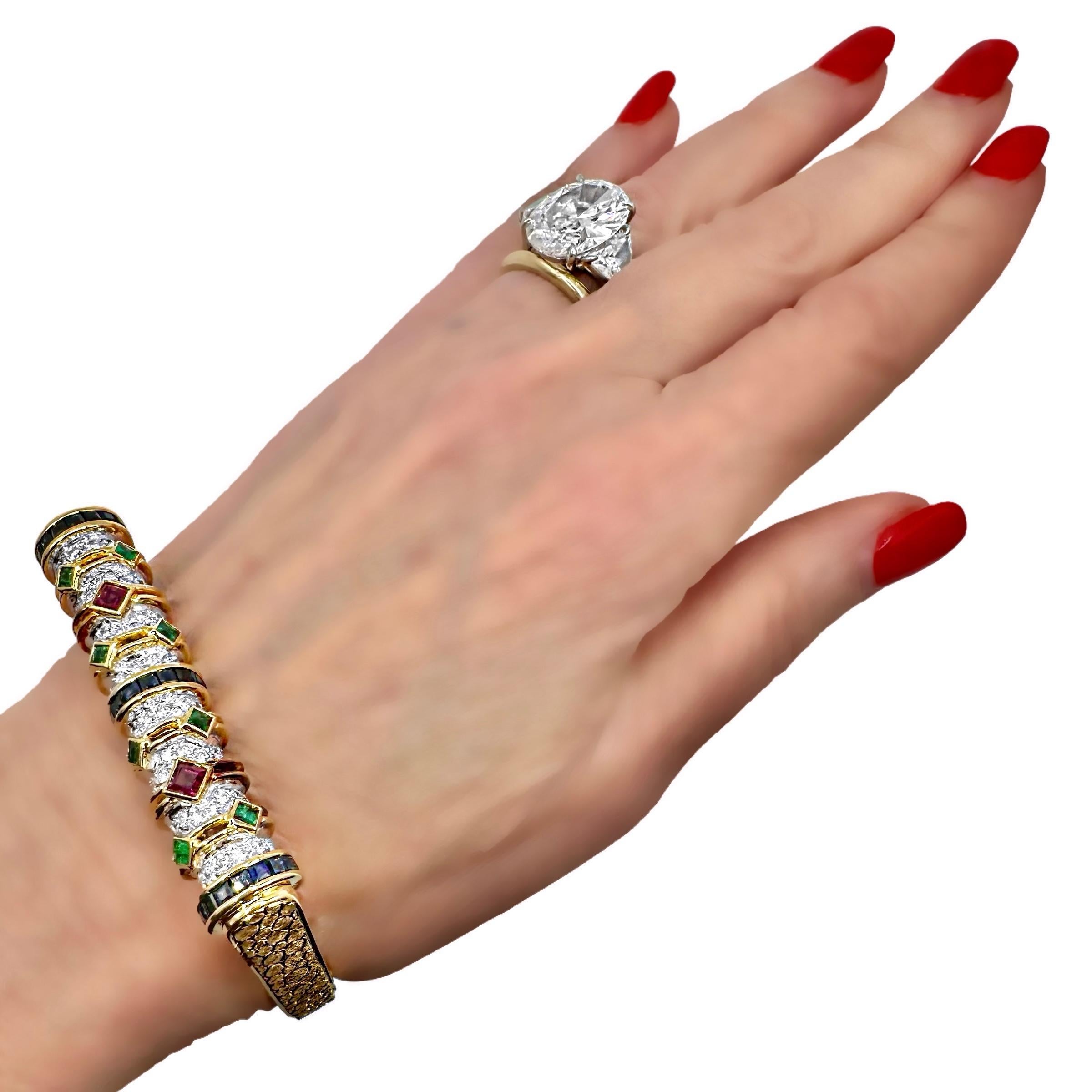 Bracelet jonc inhabituel en or jaune 18 carats en forme de U avec diamant, rubis, saphir et émeraude 10