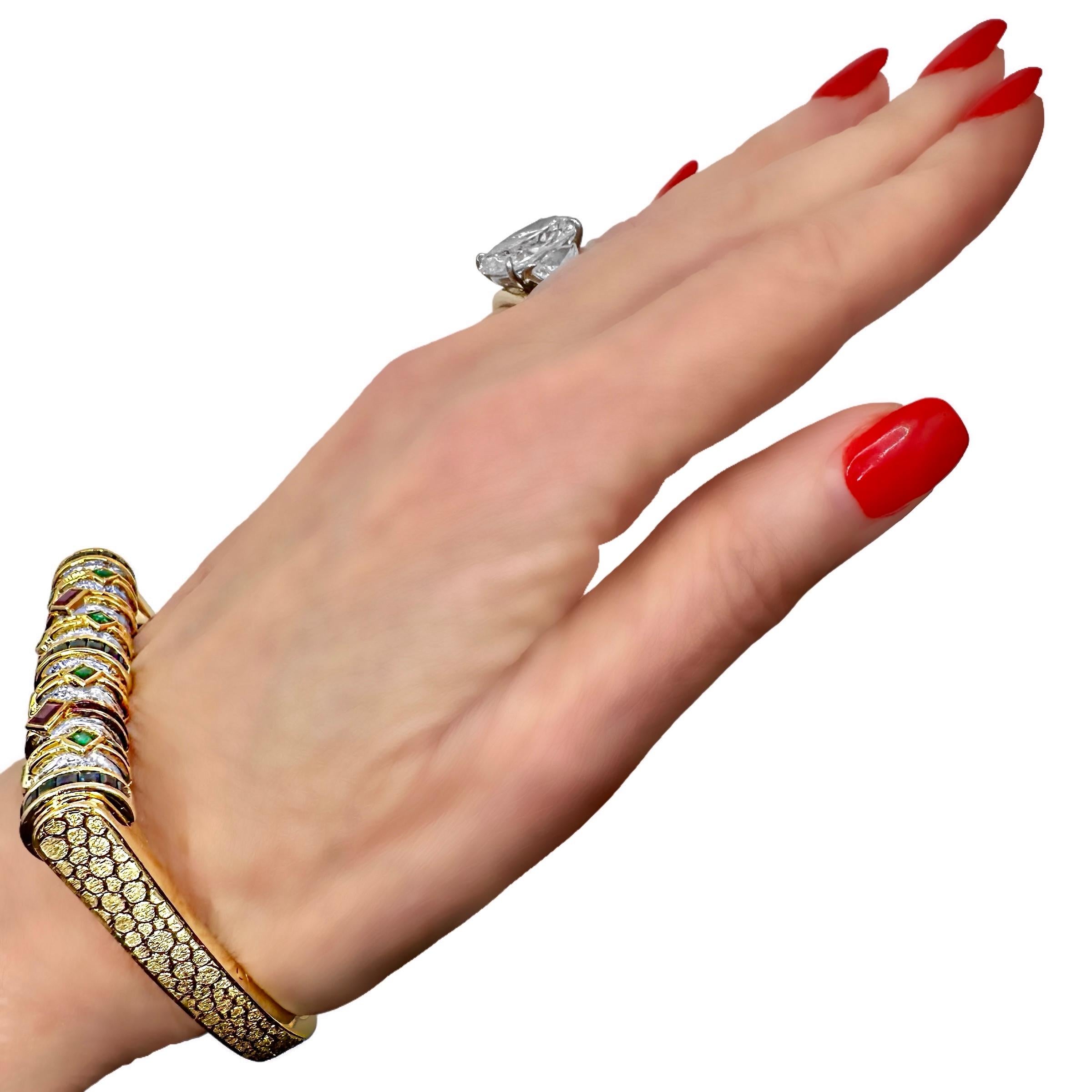 Bracelet jonc inhabituel en or jaune 18 carats en forme de U avec diamant, rubis, saphir et émeraude 11