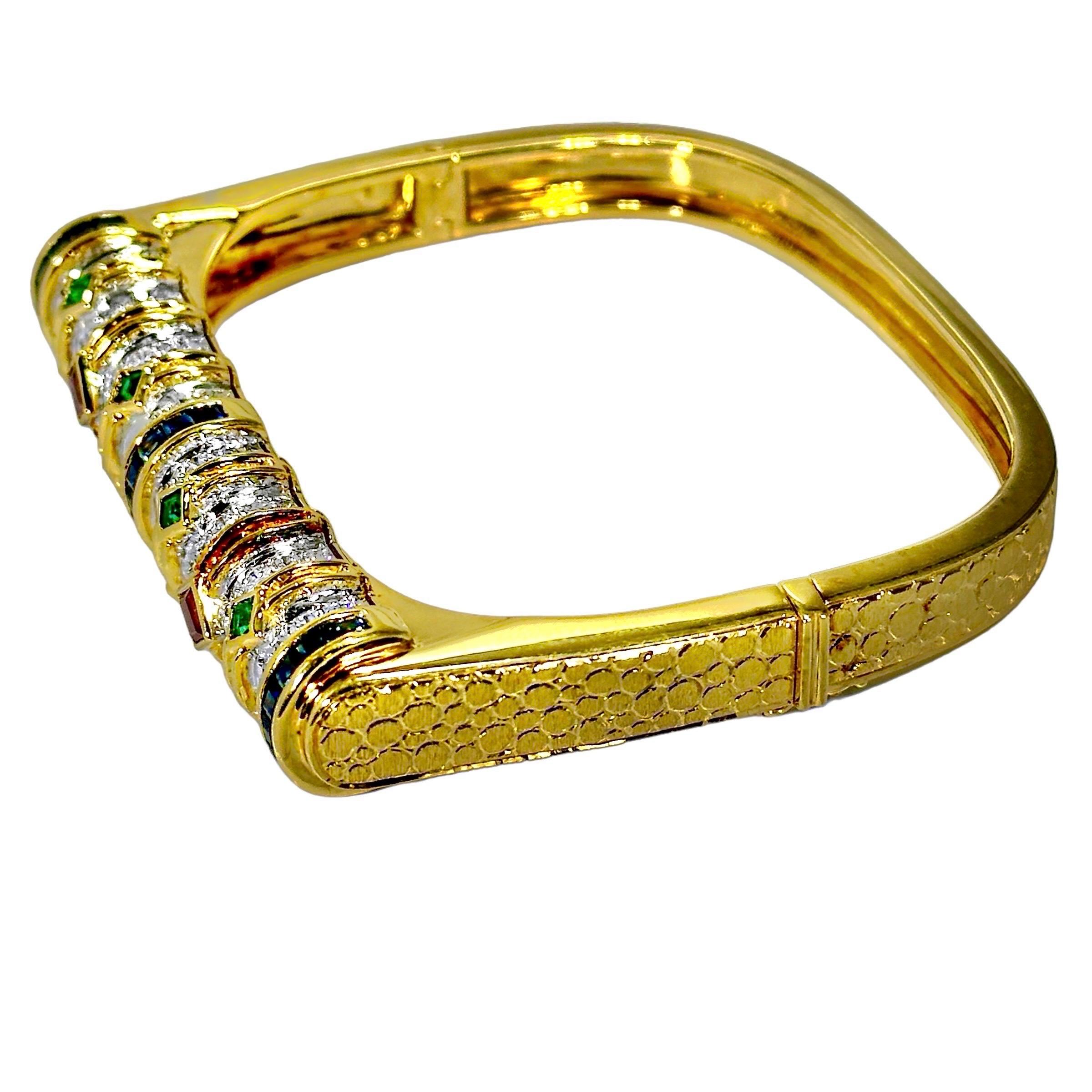 Taille carrée Bracelet jonc inhabituel en or jaune 18 carats en forme de U avec diamant, rubis, saphir et émeraude