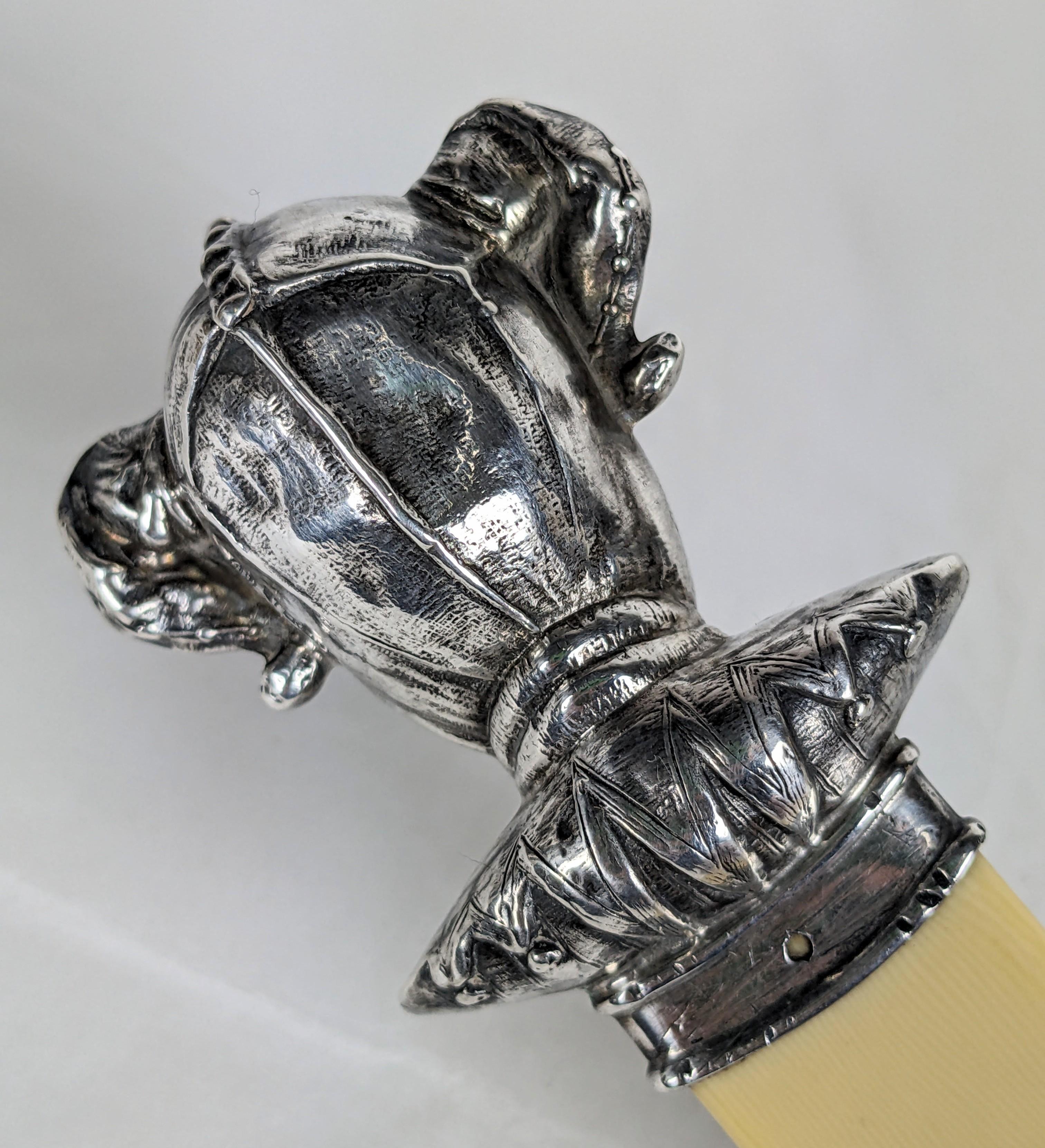 Ungewöhnlicher Brieföffner der Gebrüder Unger aus Sterling Jester (Sterlingsilber) im Angebot