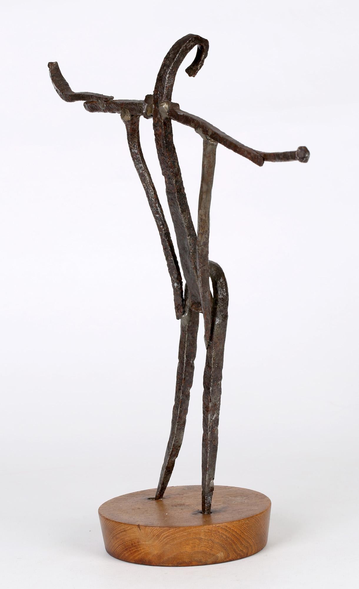 Sculpture de crucifix abstraite unique et inhabituelle, formée à partir de clous du 15e siècle en vente 4