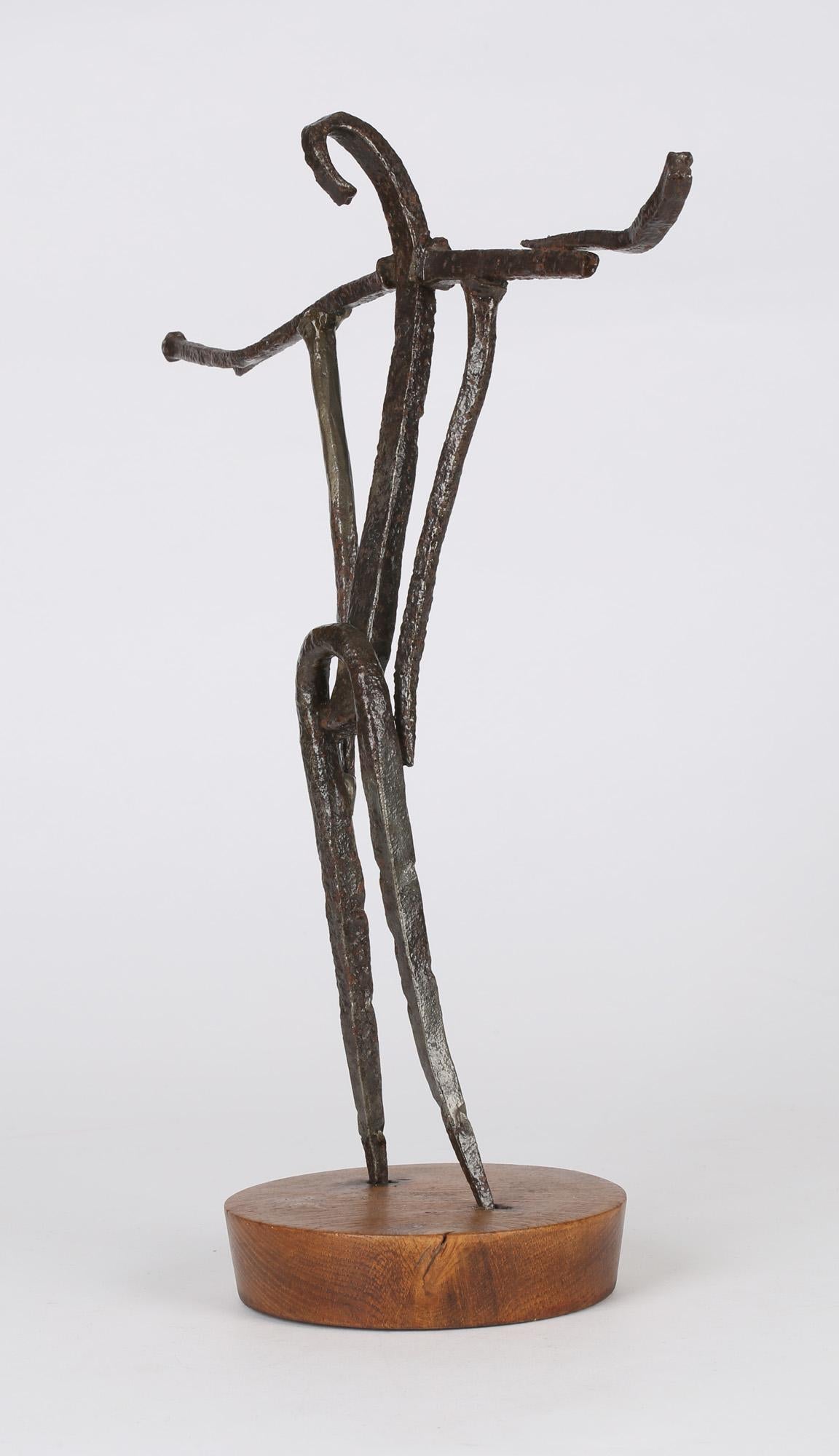 Ungewöhnliche, einzigartige, abstrakte Kruzifix-Skulptur aus Nägeln aus dem 15. Jh. (20. Jahrhundert) im Angebot