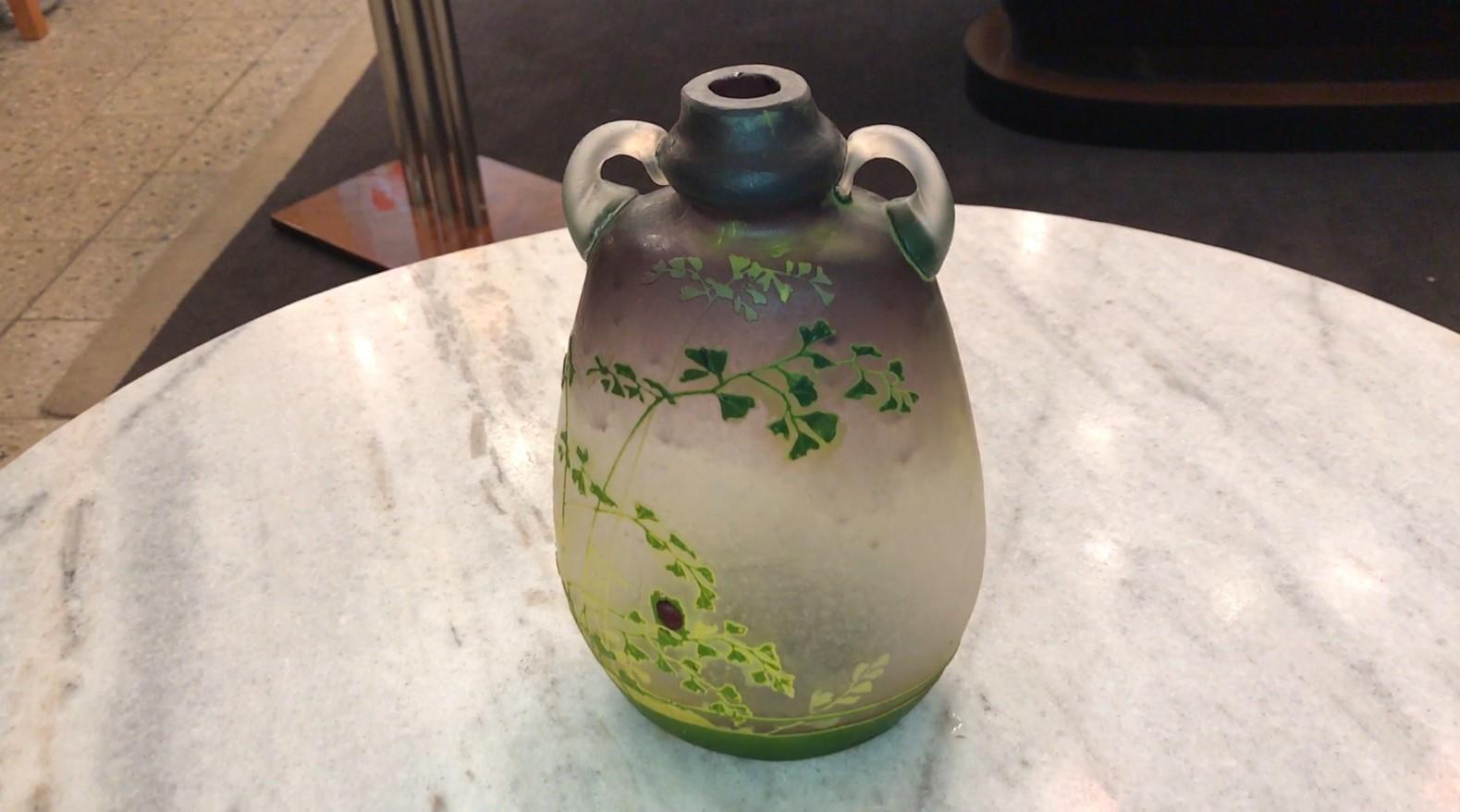 Unusual Vase with application, Sign: Muller Freres Luneville,  Art Nouveau For Sale 3