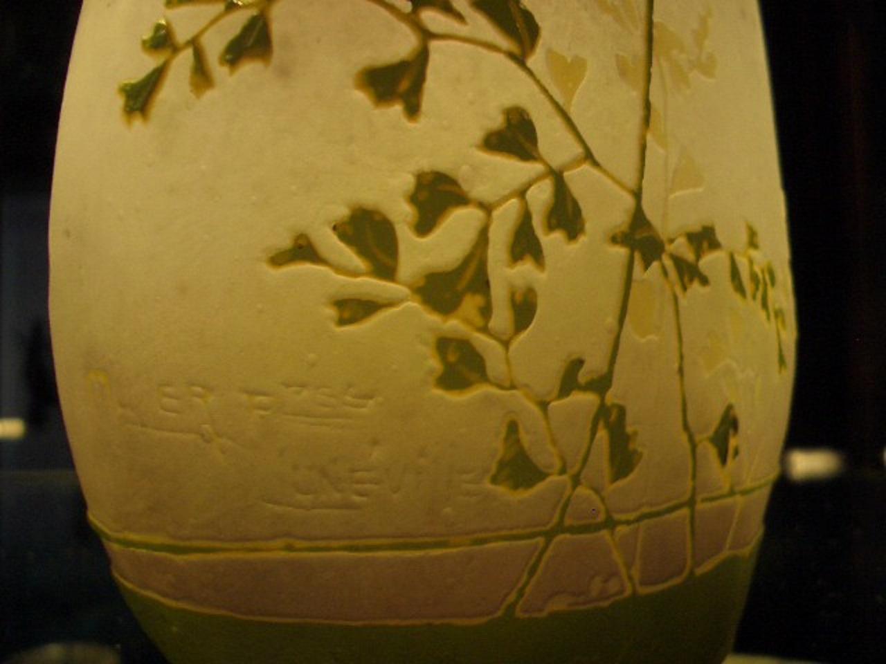 Unusual Vase with application, Sign: Muller Freres Luneville,  Art Nouveau For Sale 9
