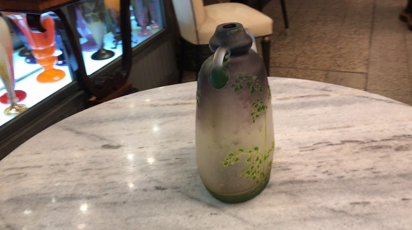 Unusual Vase with application, Sign: Muller Freres Luneville,  Art Nouveau In Good Condition For Sale In Ciudad Autónoma Buenos Aires, C