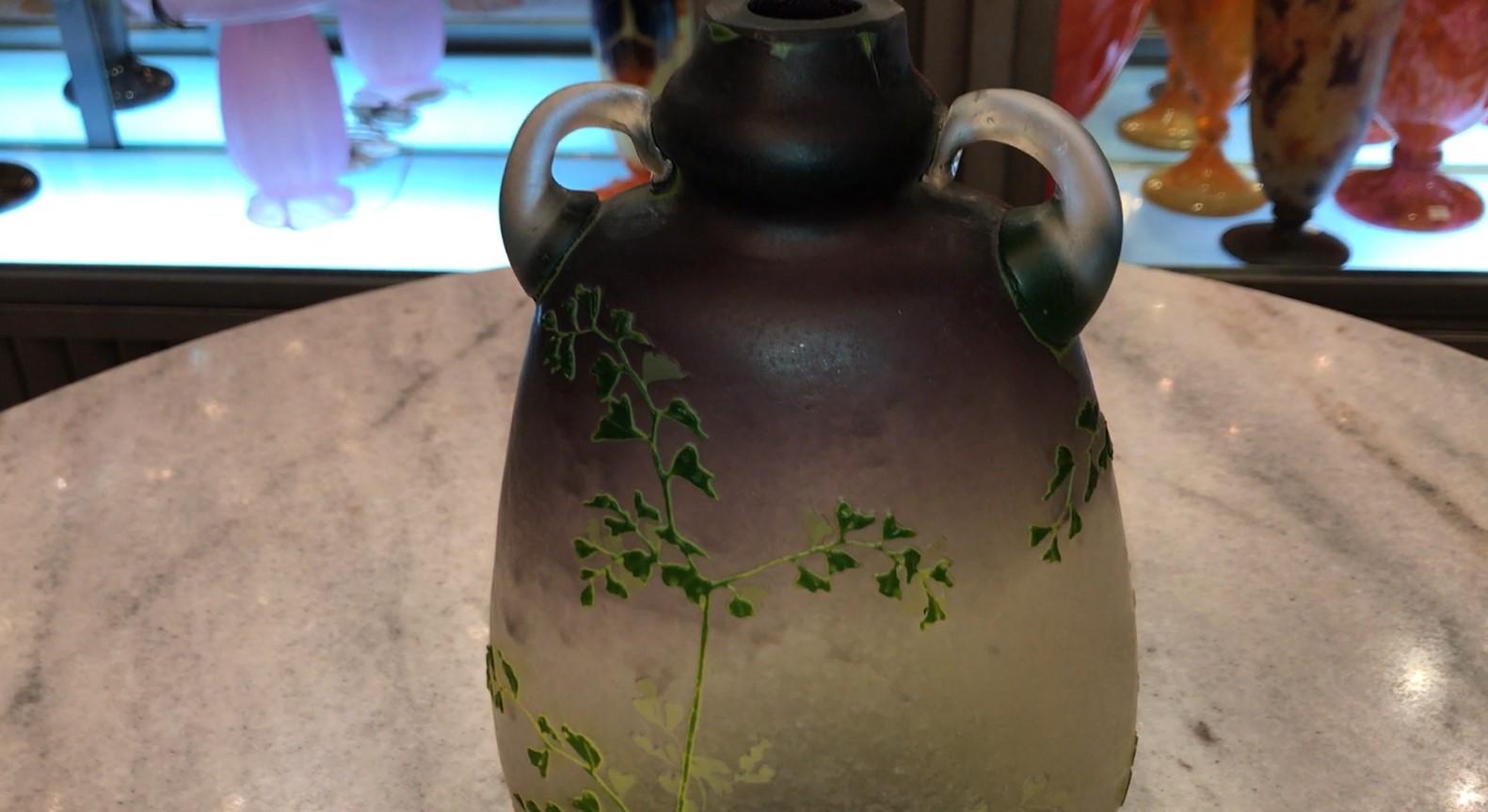 Unusual Vase with application, Sign: Muller Freres Luneville,  Art Nouveau For Sale 3