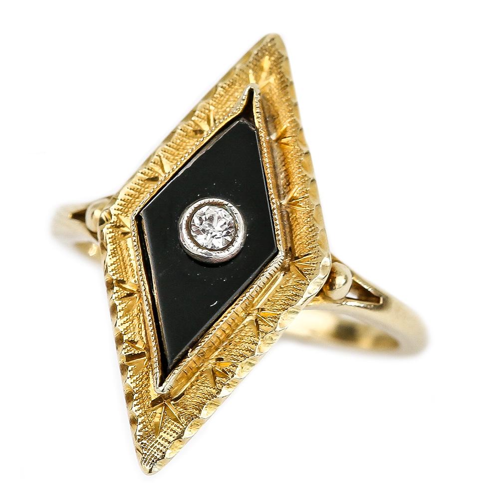 Unusual Victorian 18 Karat Yellow Gold Onyx and Diamond Navette Ring, circa 1880 3