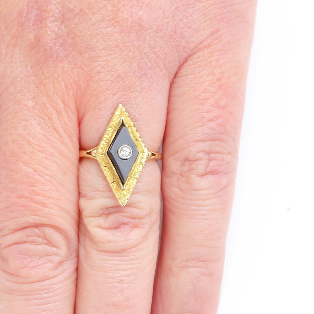 Unusual Victorian 18 Karat Yellow Gold Onyx and Diamond Navette Ring, circa 1880 For Sale 6