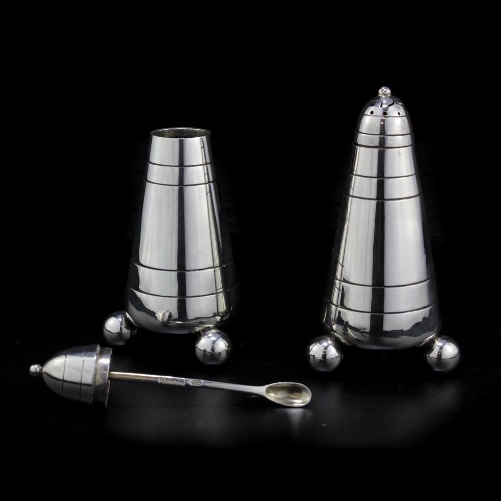 Unusual Victorian Pair of Sterling Silver Salt and Pepper Shaker & Cellar, 1874 In Good Condition In Braintree, GB