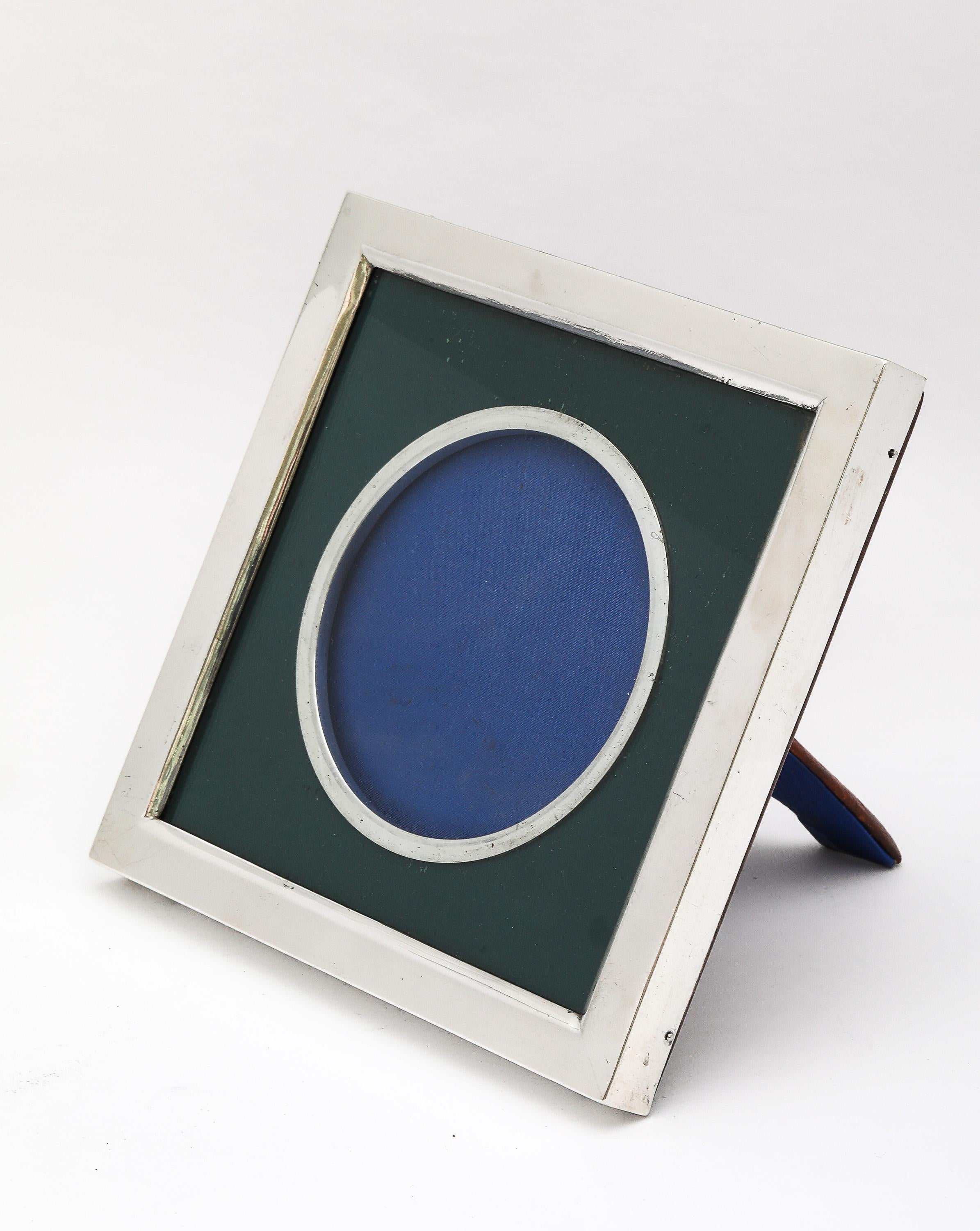 English Unusual Victorian Period Sterling Silver Picture Frame By William Comyns For Sale