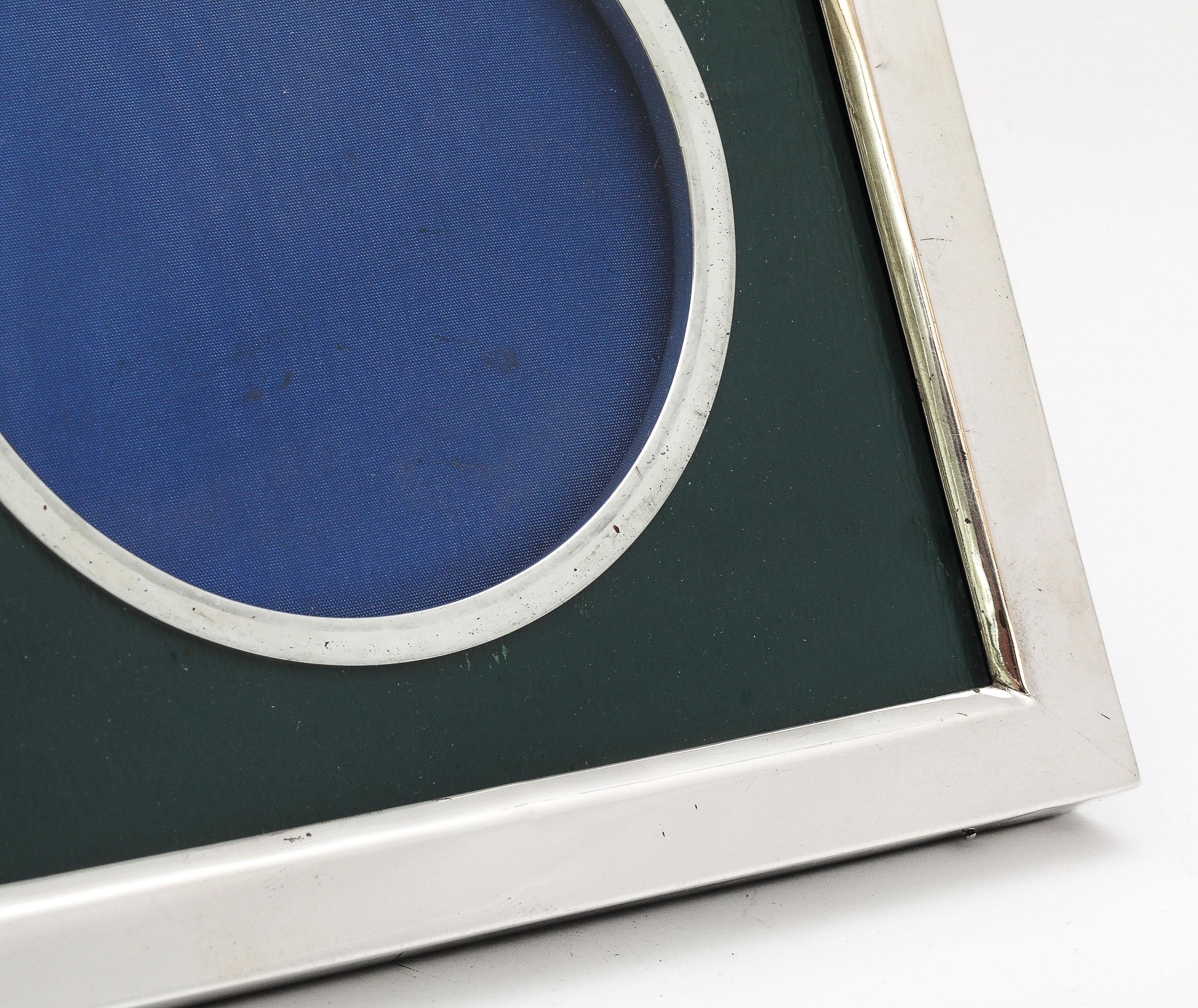 Unusual Victorian Period Sterling Silver Picture Frame By William Comyns For Sale 2