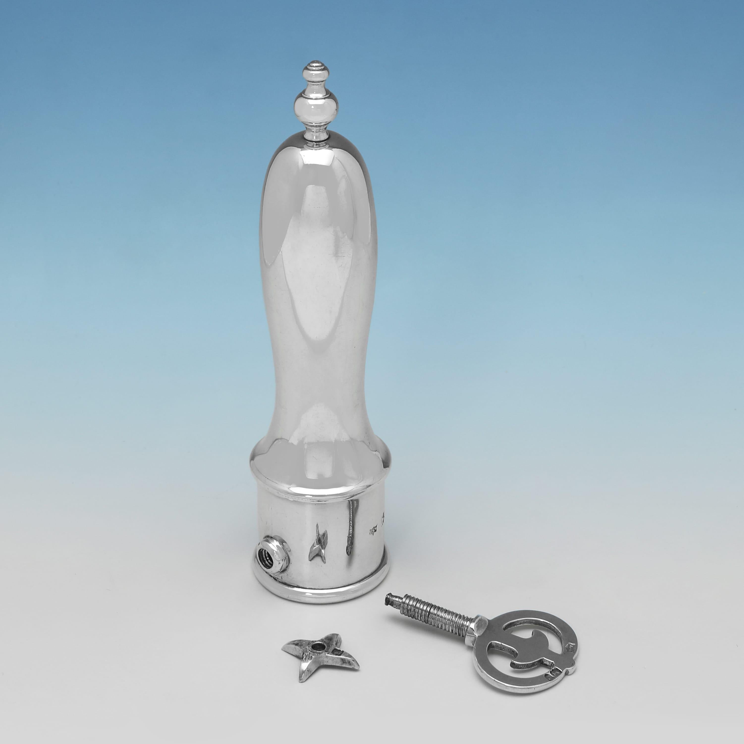 Unusual Victorian Sterling Silver Ham Bone Holder by J.N. Mappin, 1897 (Viktorianisch) im Angebot