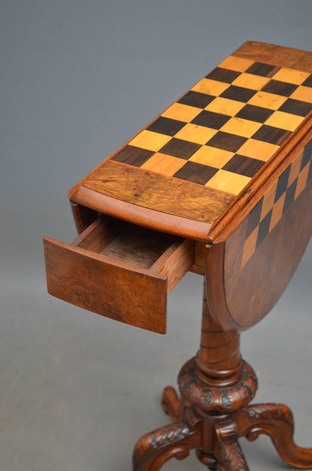Unusual Victorian Walnut Chess Table In Excellent Condition In Whaley Bridge, GB