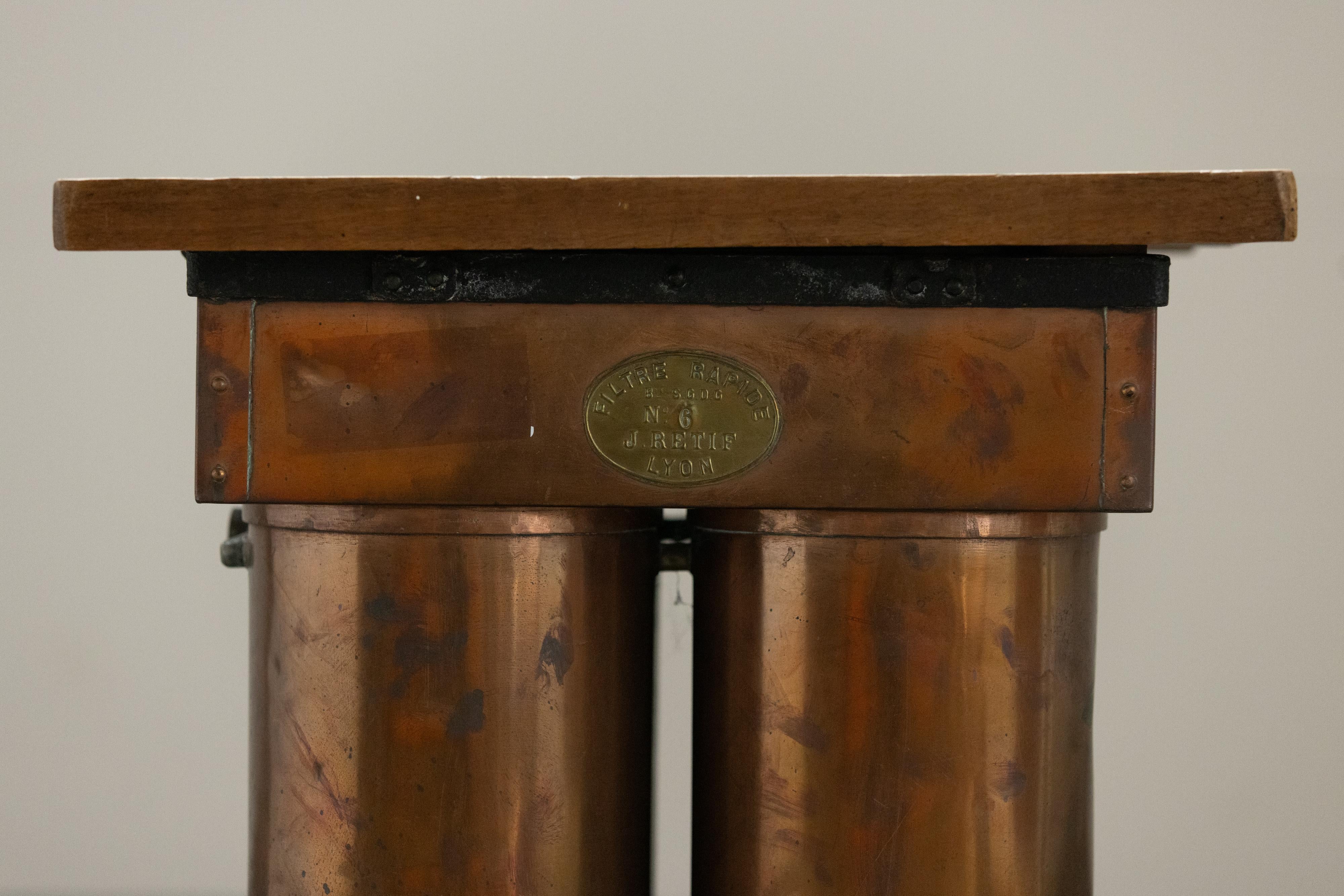 Table vintage inhabituelle de France, vers 1960 Bon état - En vente à Nashville, TN
