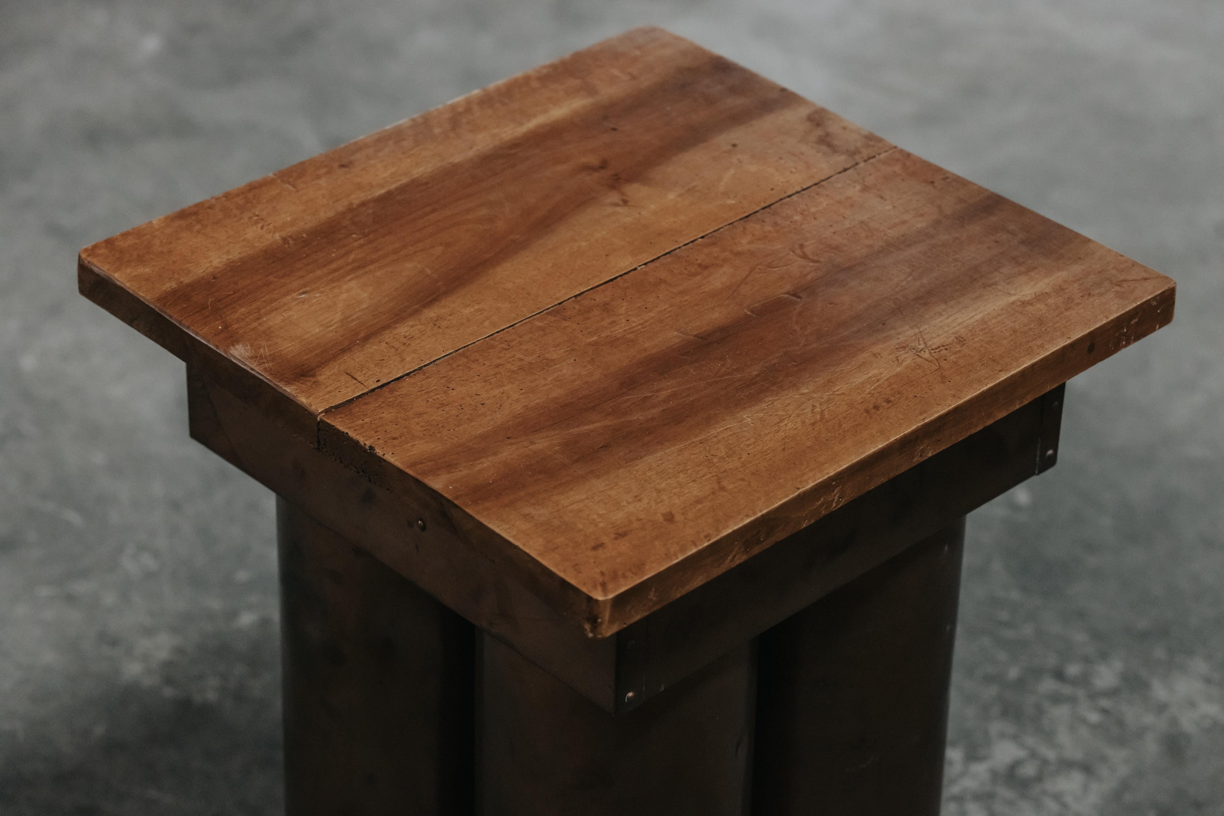 Milieu du XXe siècle Table vintage inhabituelle de France, vers 1960 en vente