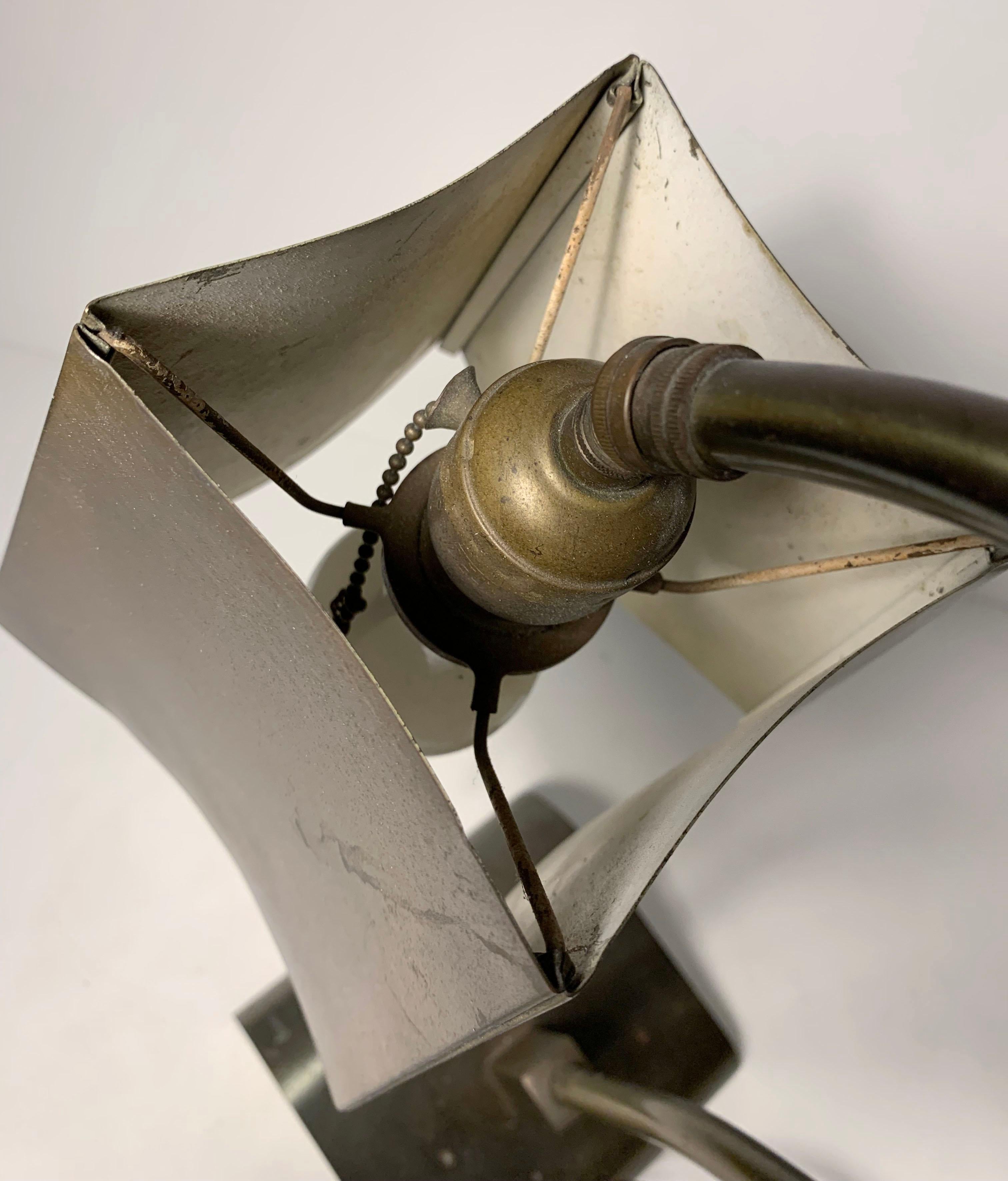 Insolita lampada da tavolo in ottone Vintage Deco in vendita 1