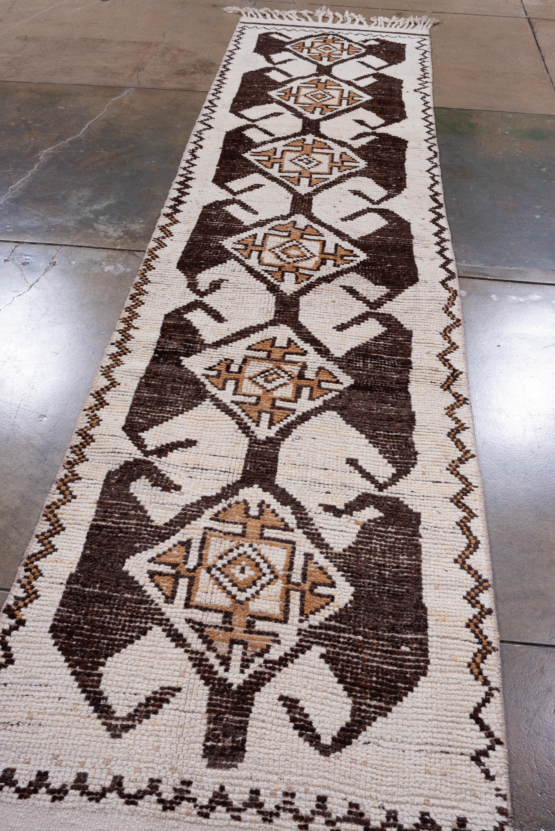 Turco Insolito tappeto Kars vintage con bordo a Zig Zag in vendita