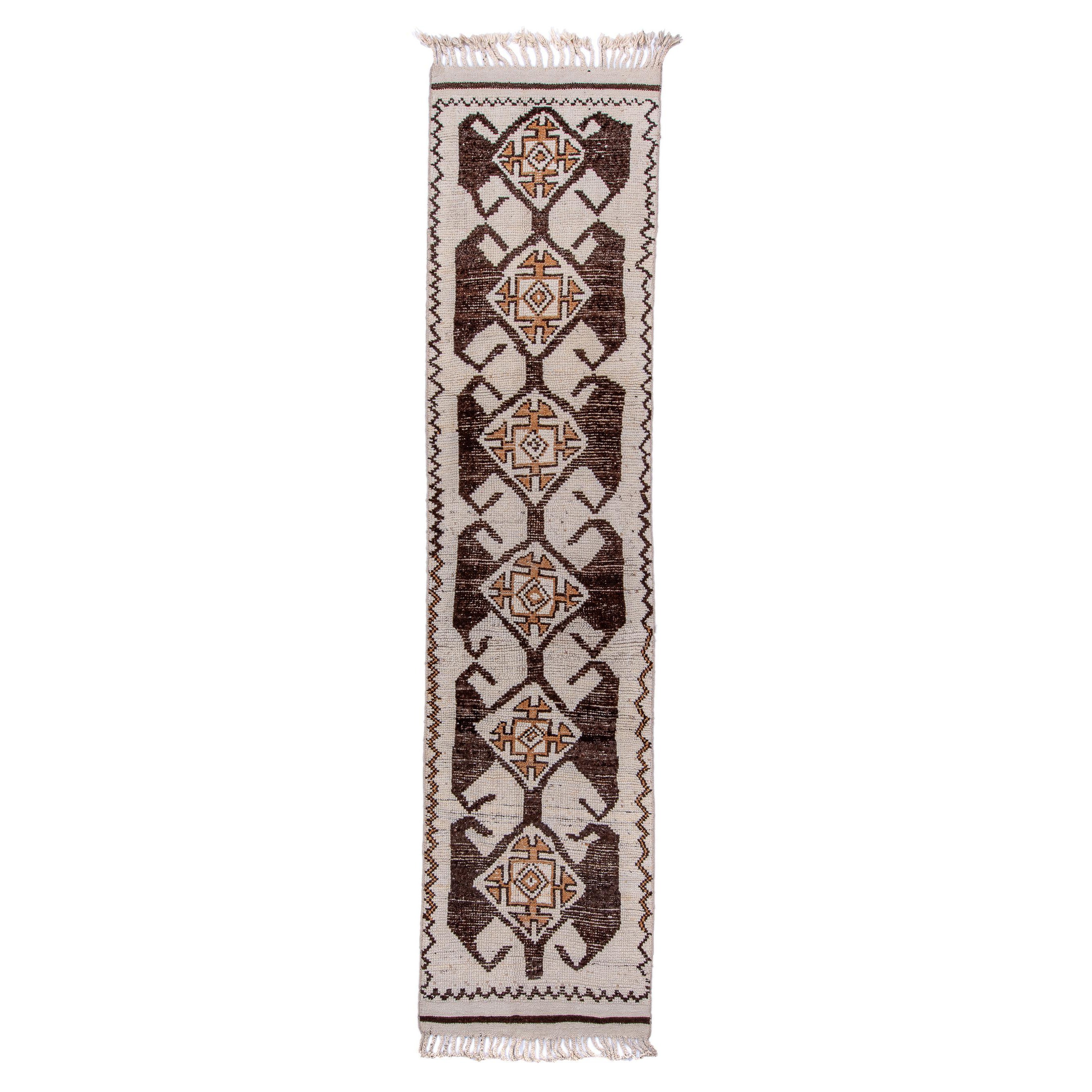 Insolito tappeto Kars vintage con bordo a Zig Zag in vendita