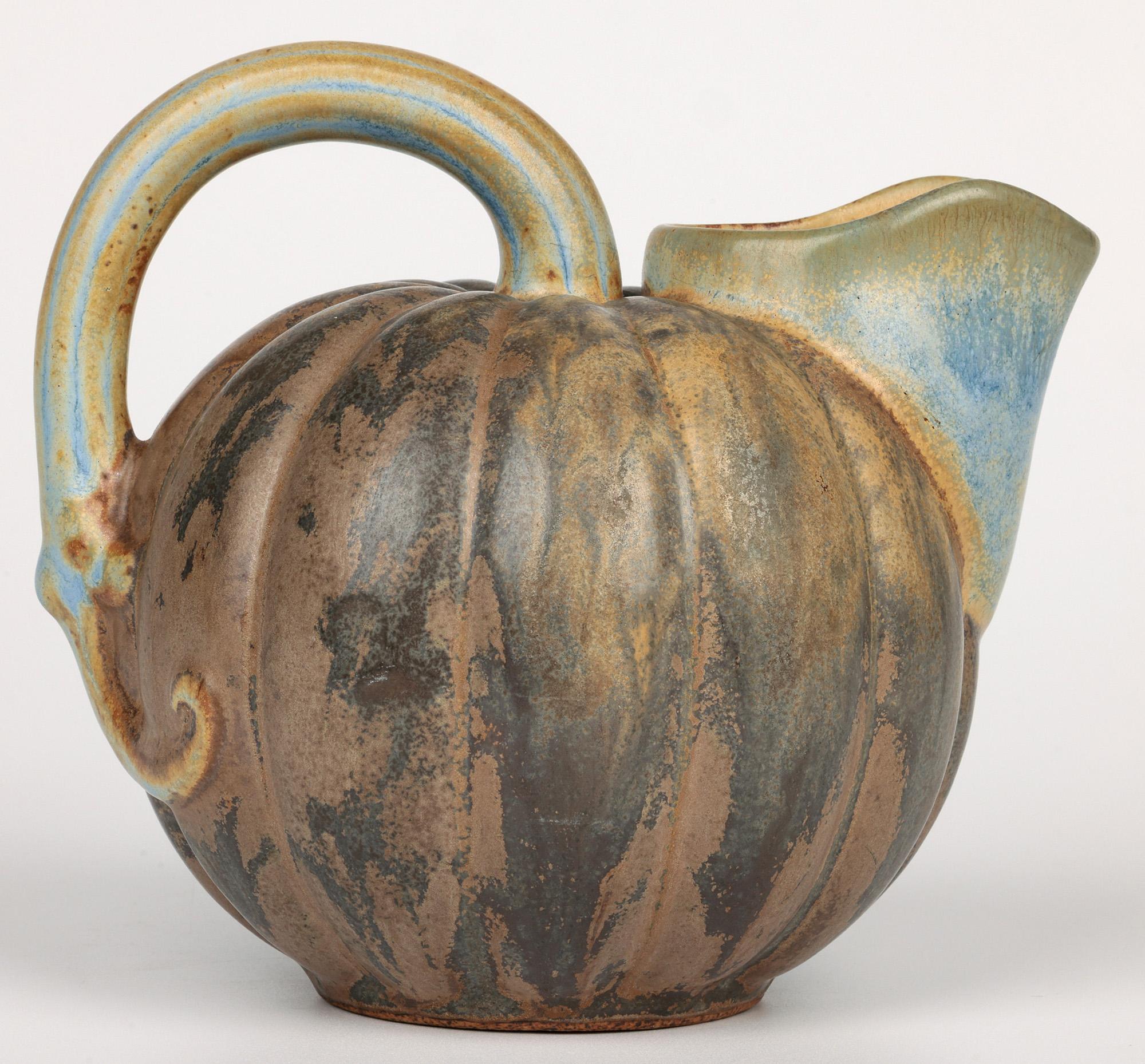 Inhabituelle cruche vintage en forme de melon en poterie d'art émaillée en vente 3