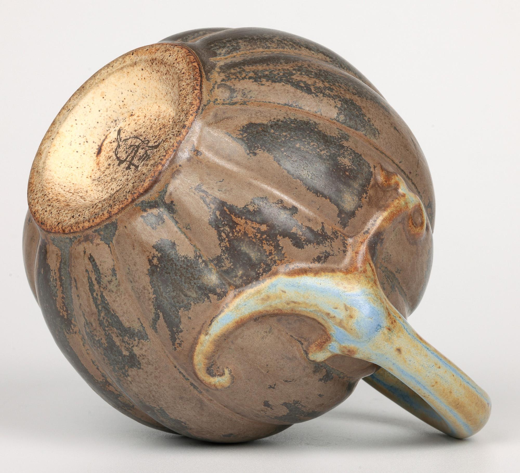Inhabituelle cruche vintage en forme de melon en poterie d'art émaillée en vente 4