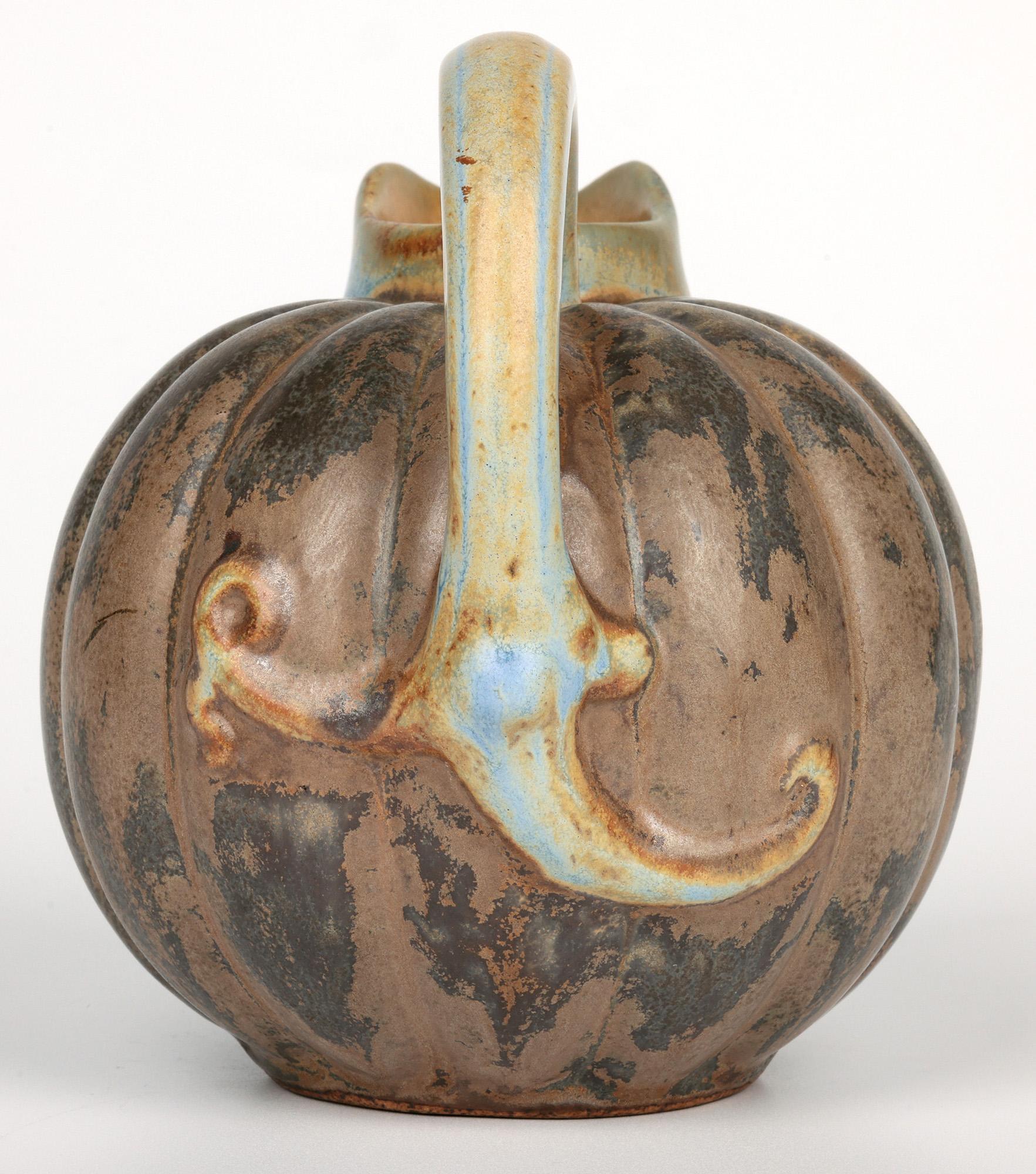 Inhabituelle cruche vintage en forme de melon en poterie d'art émaillée en vente 6