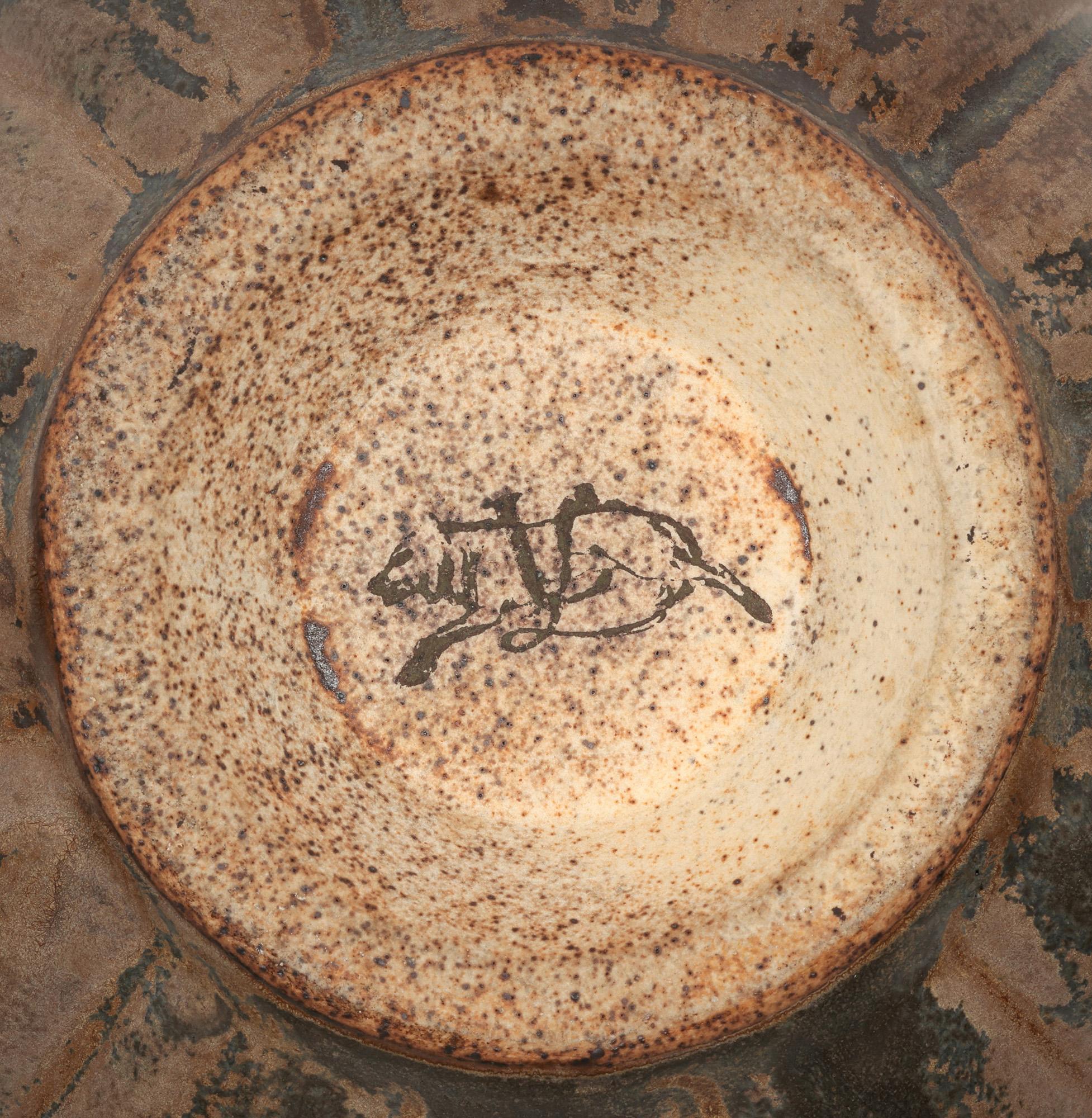 Inhabituelle cruche vintage en forme de melon en poterie d'art émaillée en vente 9