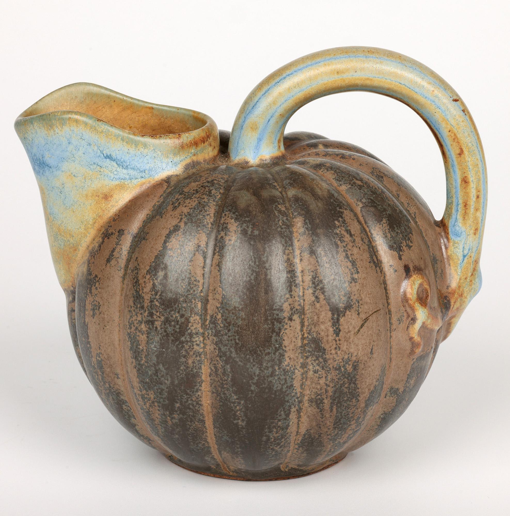 Grès Inhabituelle cruche vintage en forme de melon en poterie d'art émaillée en vente