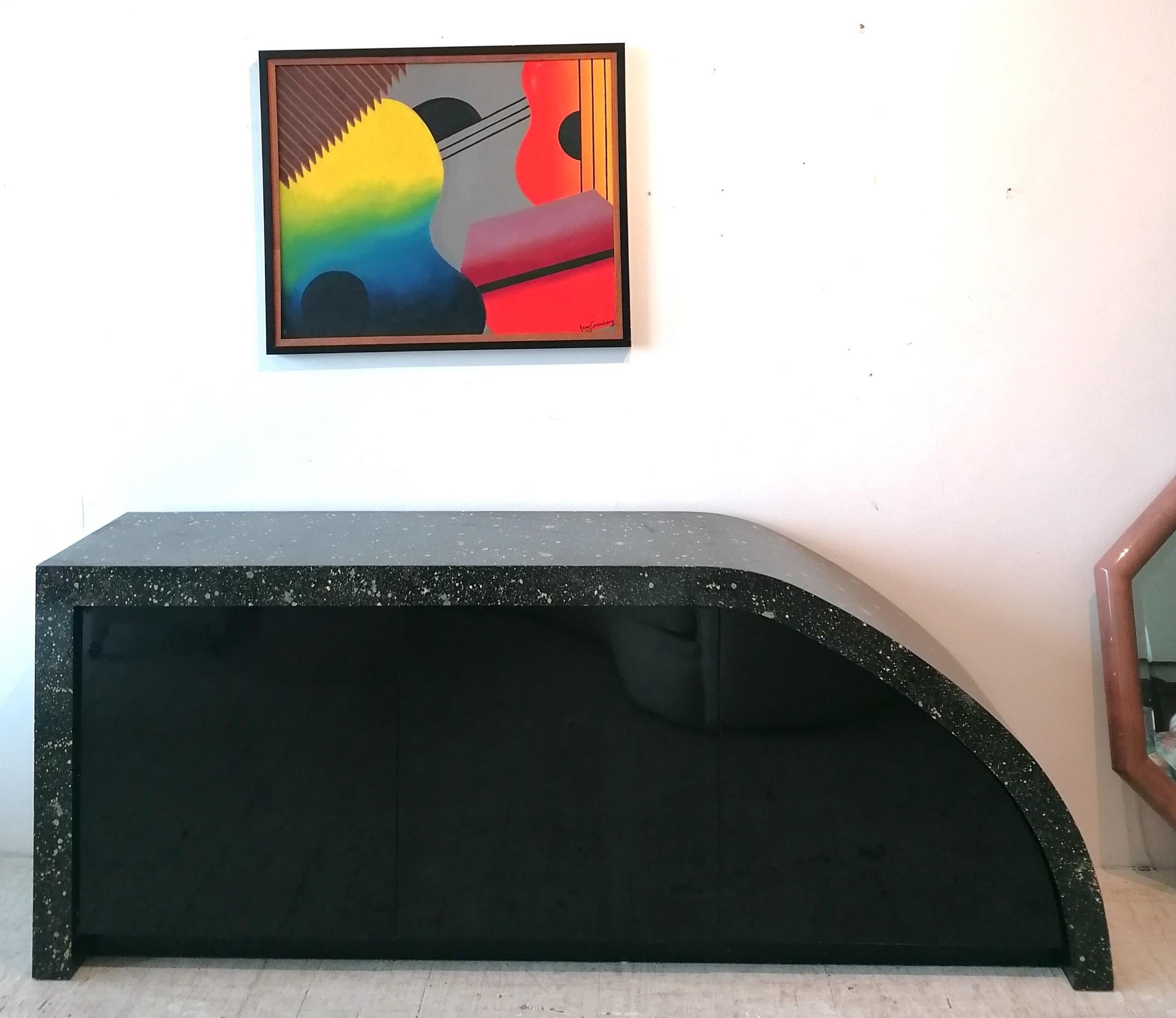 Unusual vintage sculptural postmodern American lacquered sideboard 1980s In Good Condition For Sale In Hastings, GB