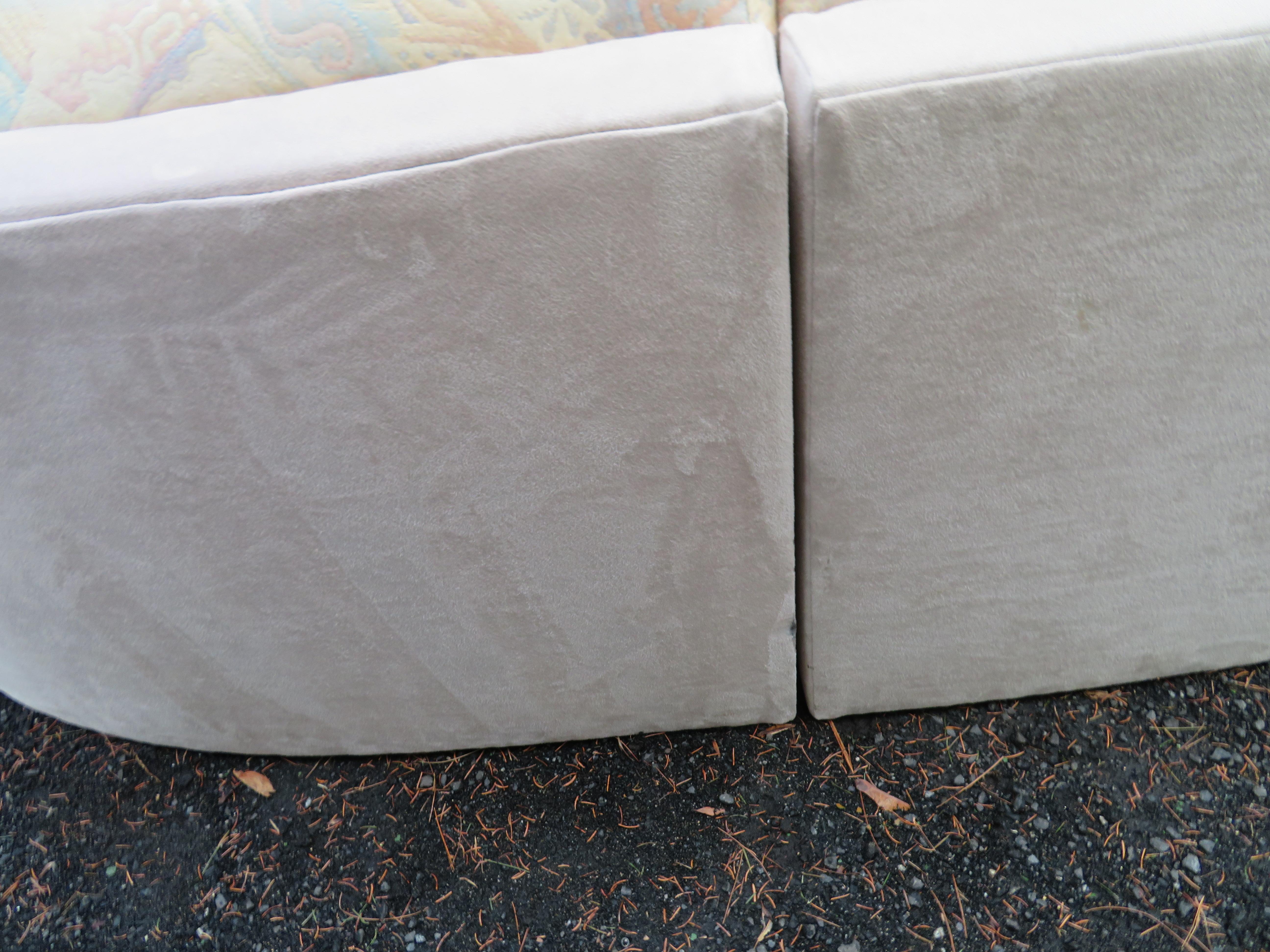 Tissu d'ameublement Canapé sectionnel incurvé de 2 pièces, style mi-siècle moderne, design inhabituel en vente
