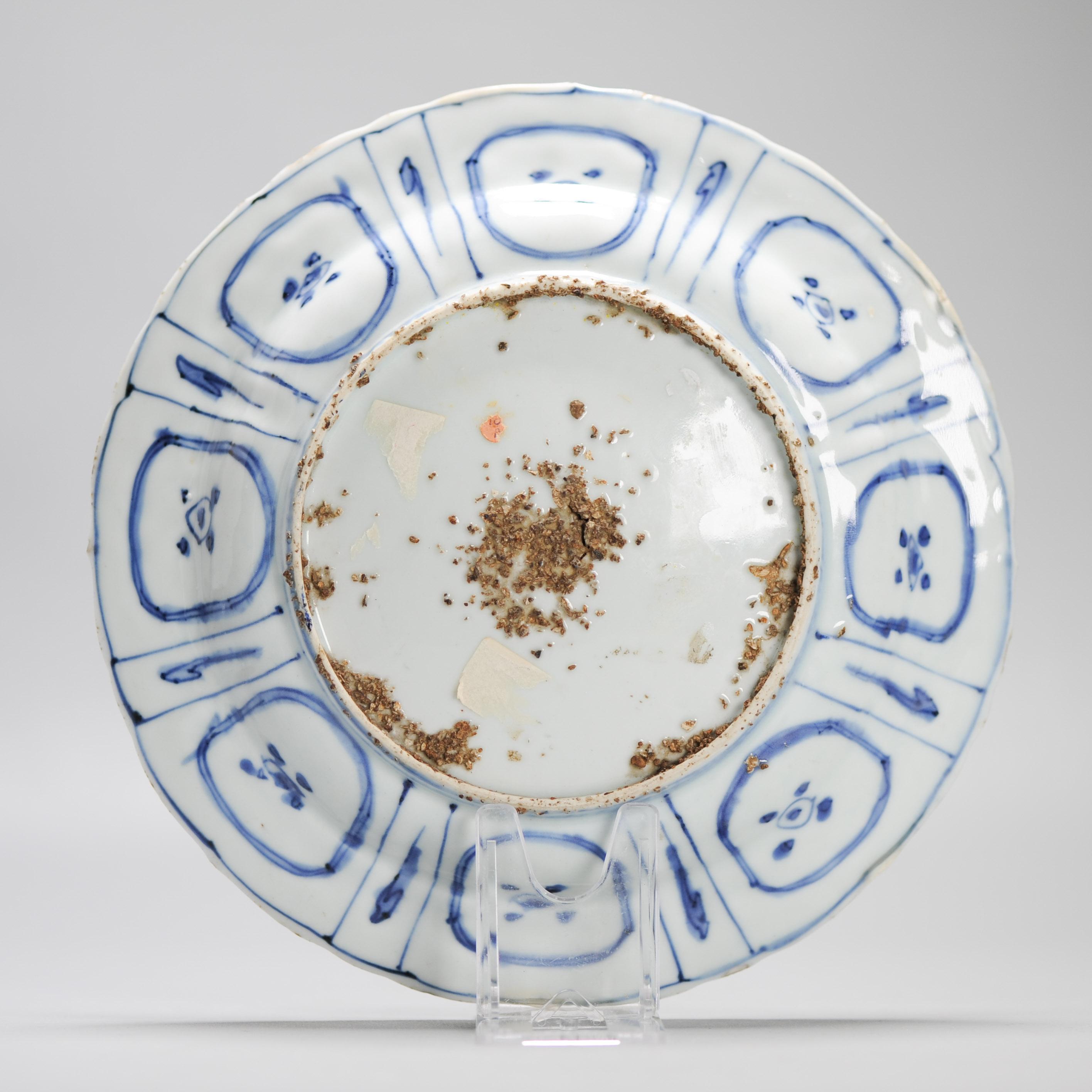 Unusual Wanli Antique Ming Period Chinese Porcelain Kraak Floral Objects Plate For Sale 7