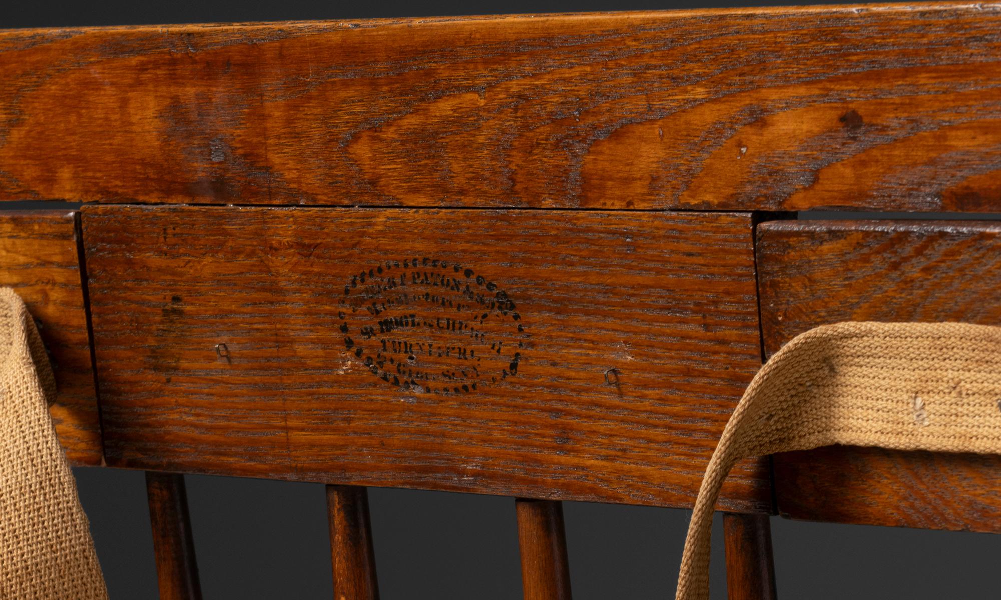 Inusual Banco Escolar Estilo Windsor, América circa 1890 Roble en venta