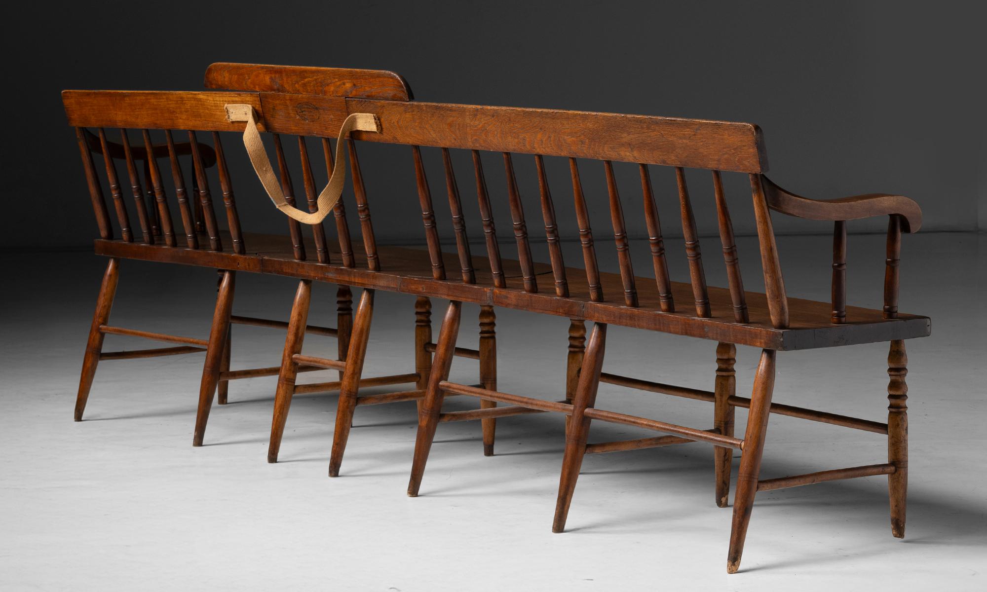 Inusual Banco Escolar Estilo Windsor, América circa 1890 en venta 3