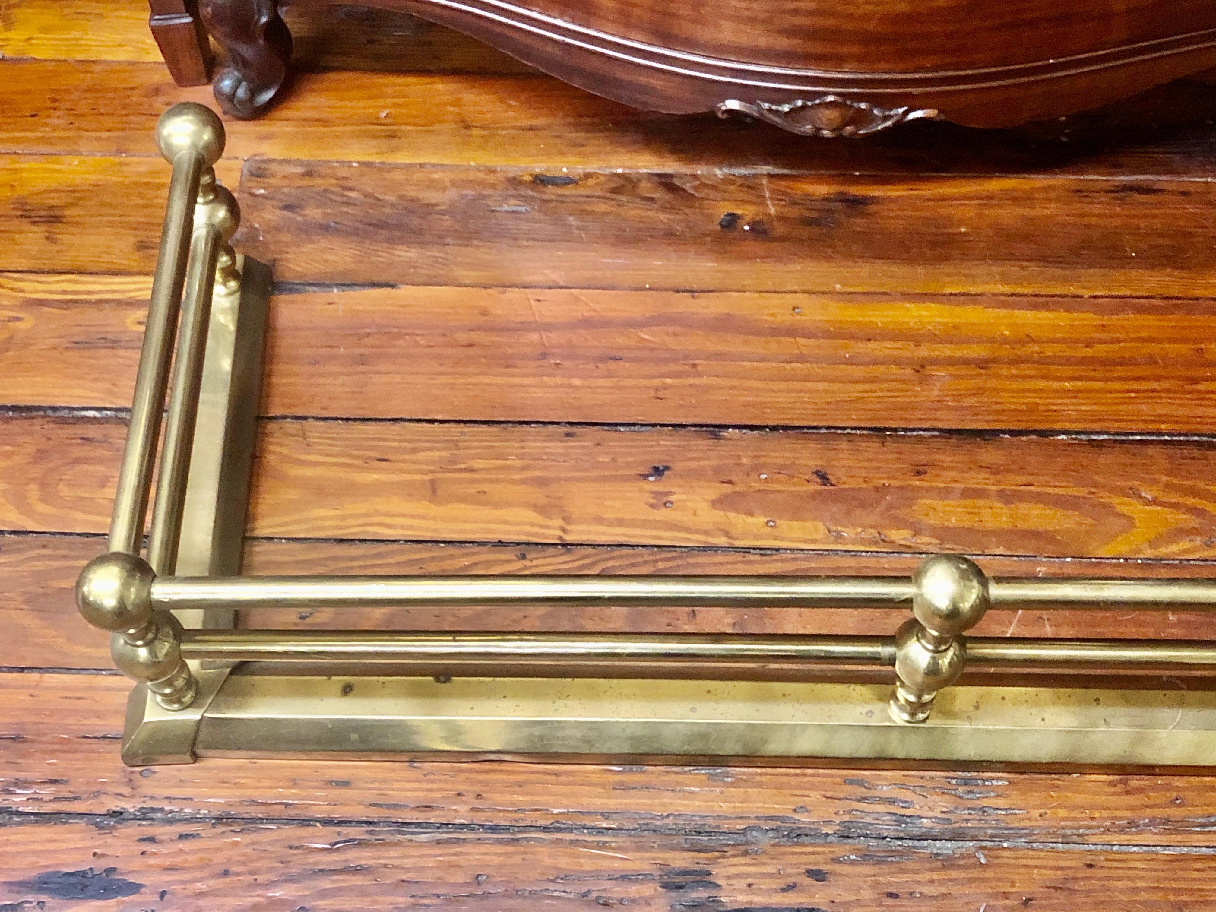 Unusually Long Early 20th Century Solid Brass Rail Style Fireplace Fender In Good Condition In Charleston, SC
