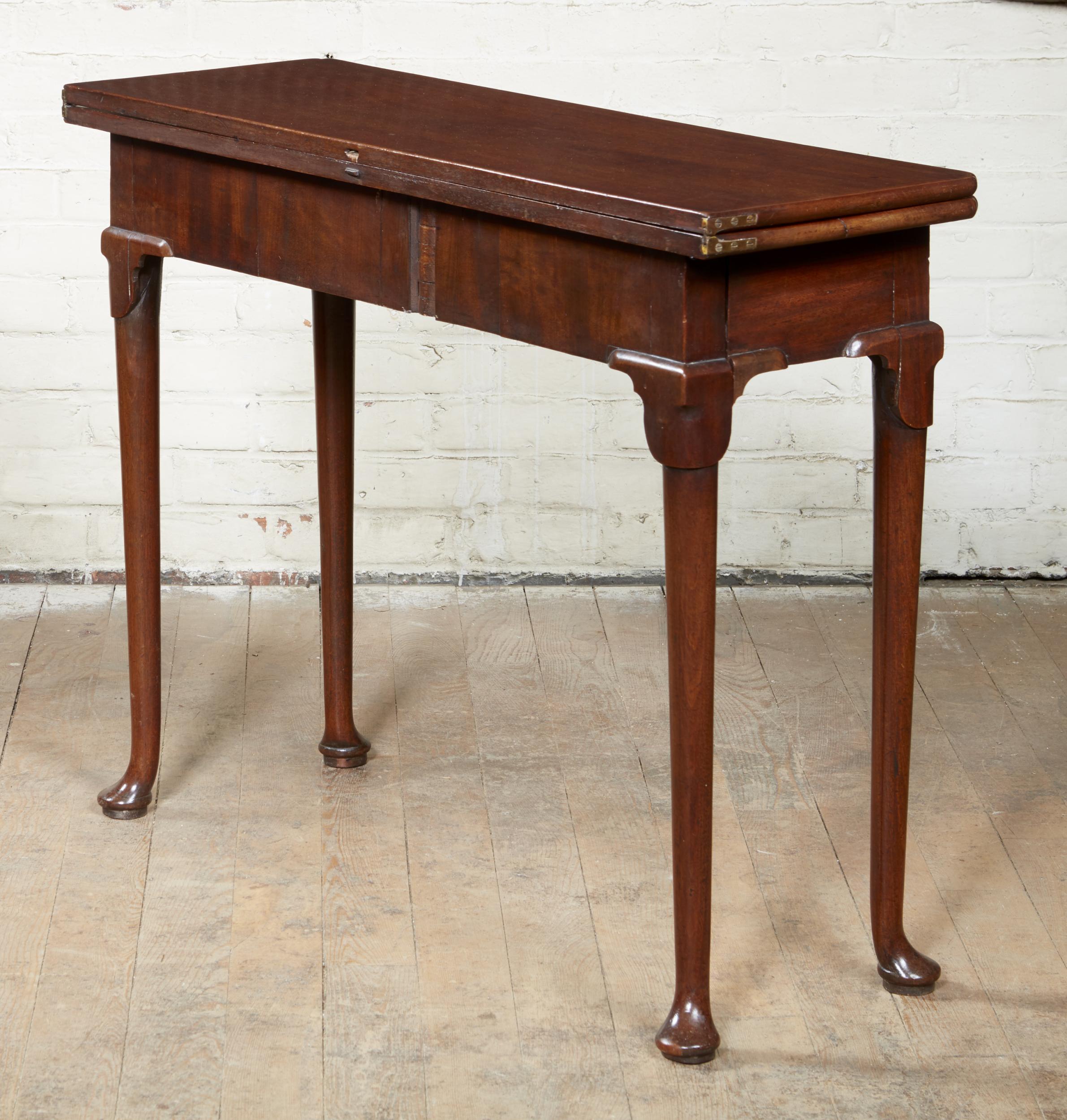Unusually Narrow George II Card Table In Good Condition For Sale In Greenwich, CT