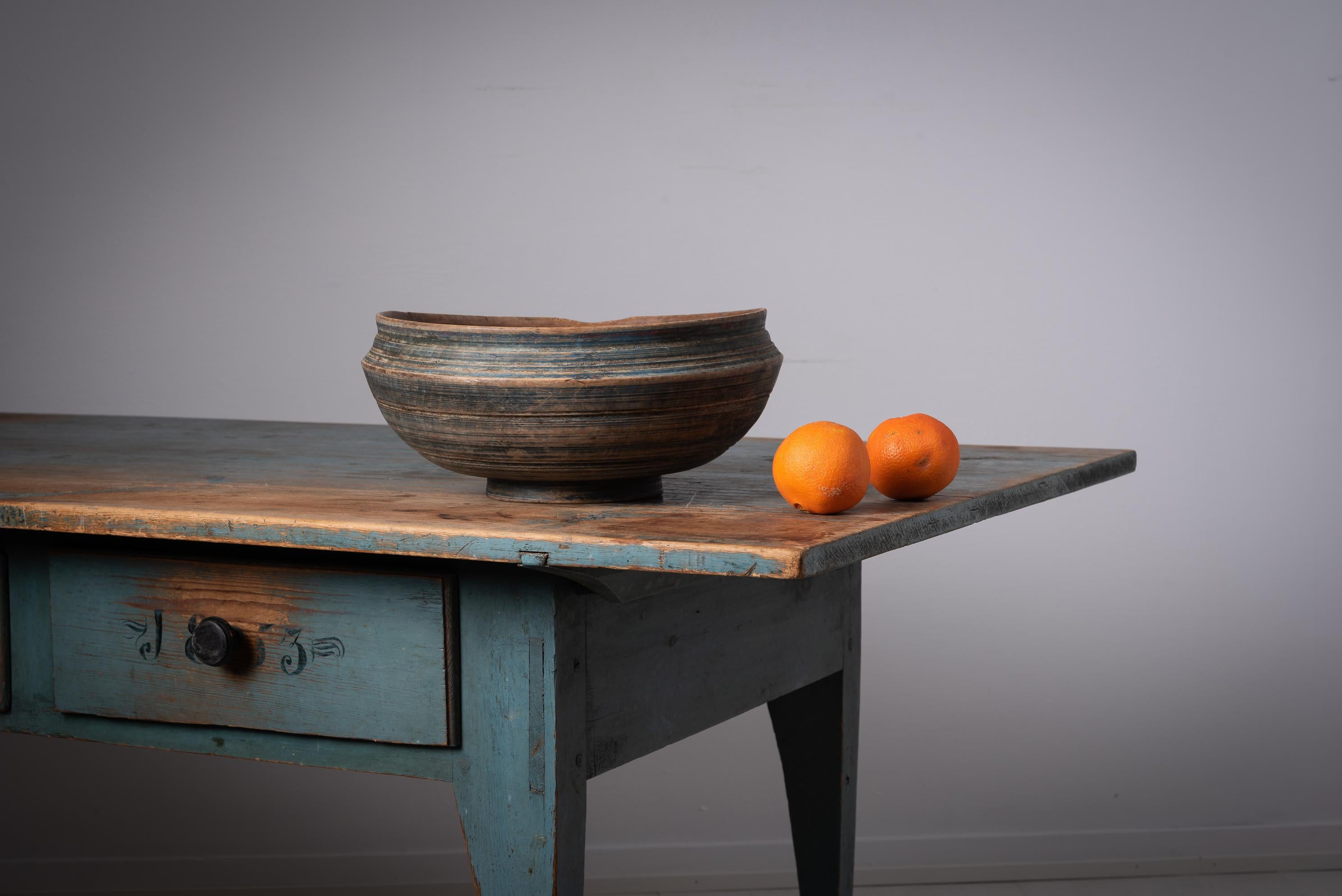 Unusually shaped wooden bowl from northern Sweden. Decorated with a large lathed decor on the outside. Crafted in northern Sweden around the year 1800. The blue paint is original and the patina is all natural. Completely untouched and in original