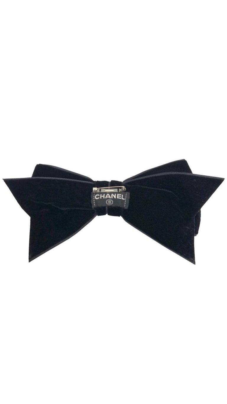 Unwore Chanel Black Velvet Bow Tie Brooch  In New Condition For Sale In Sheung Wan, HK