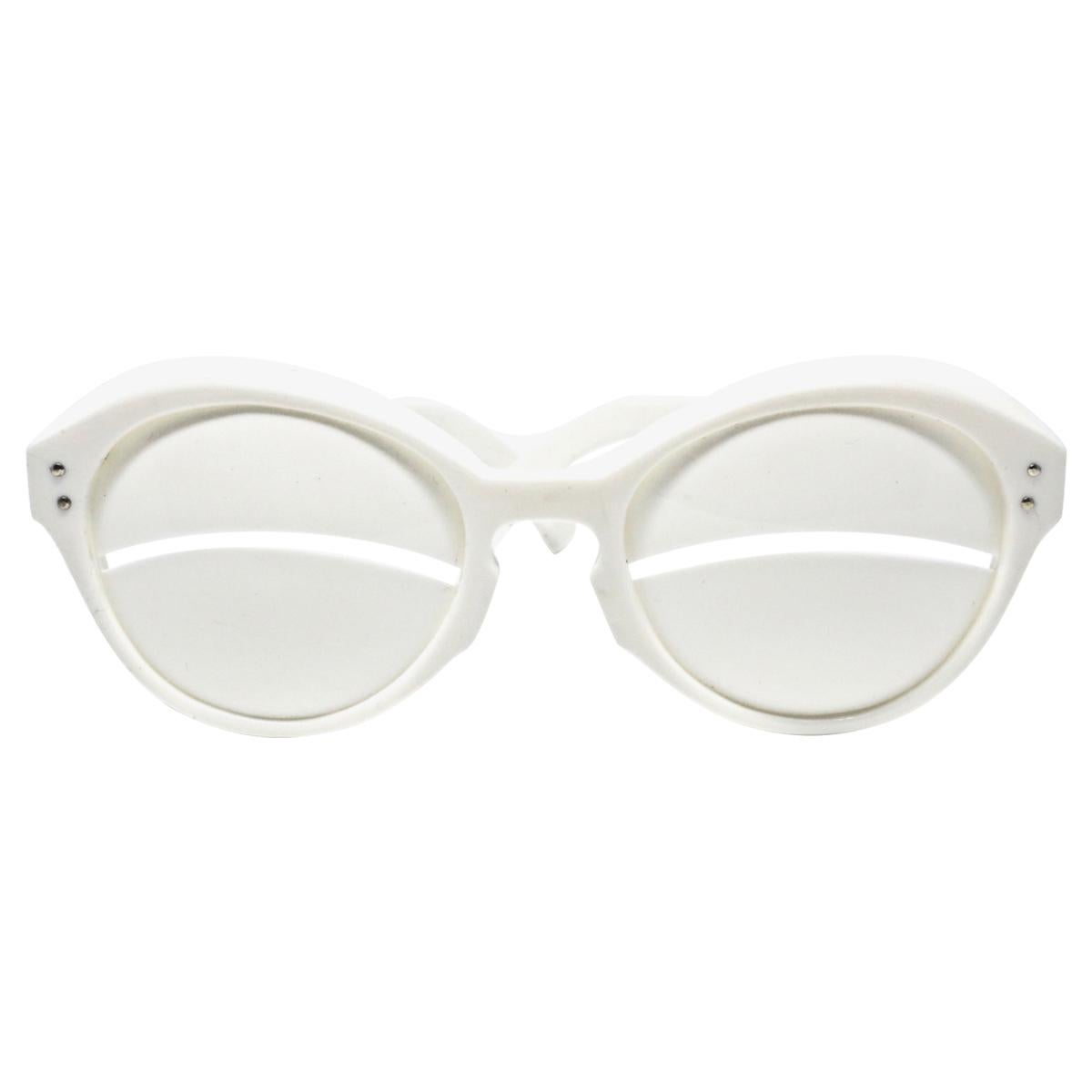 occhiali da sole Iconic André Courrèges Lunette "Eskimo Eclipse" non indossati del 1965 in vendita