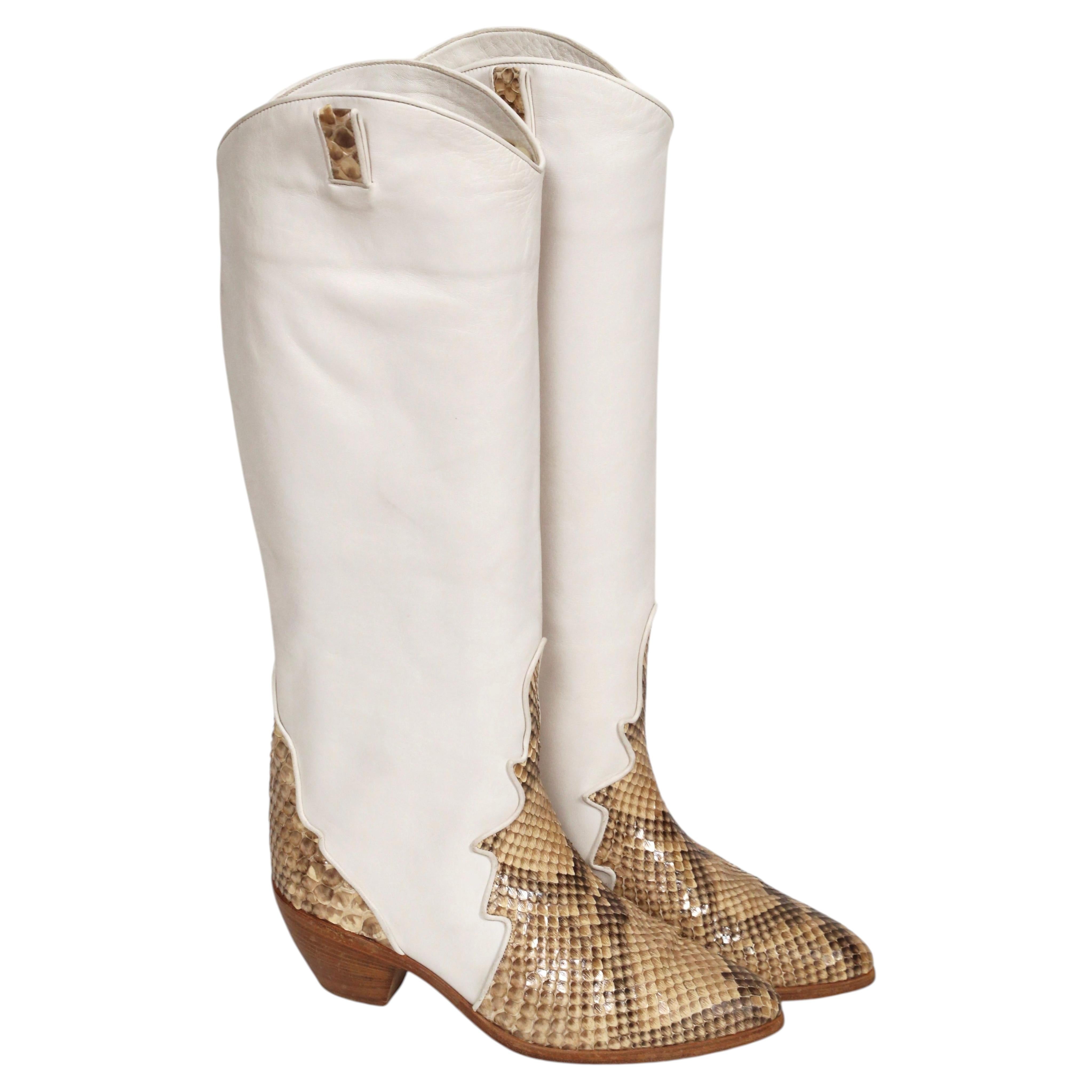 1980er MAUD FRIZON weiße Leder-Cowboystiefel mit Pythonbesatz 36,5 im Angebot