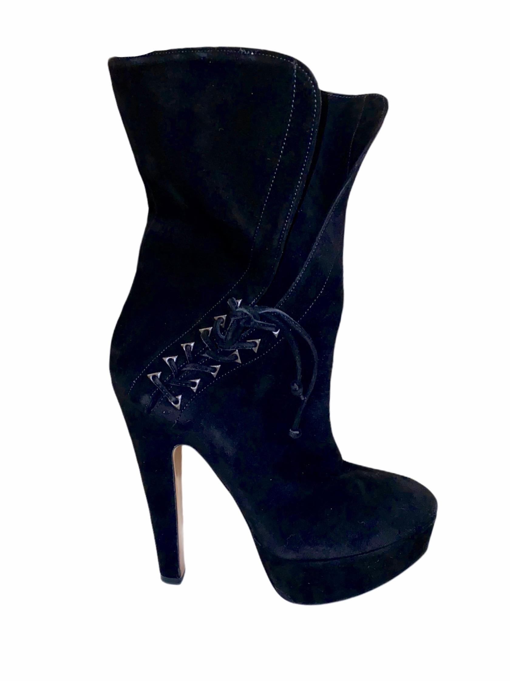 An AZZEDINE ALAIA classic signature piece that will last you for years
This gorgeous pair of booties are made out of finest black suede with lace up details at ankles
Size 37.5
Made in Italy
RRP is 2599$ plus taxes
Unworn, comes with ALAIA dustbag