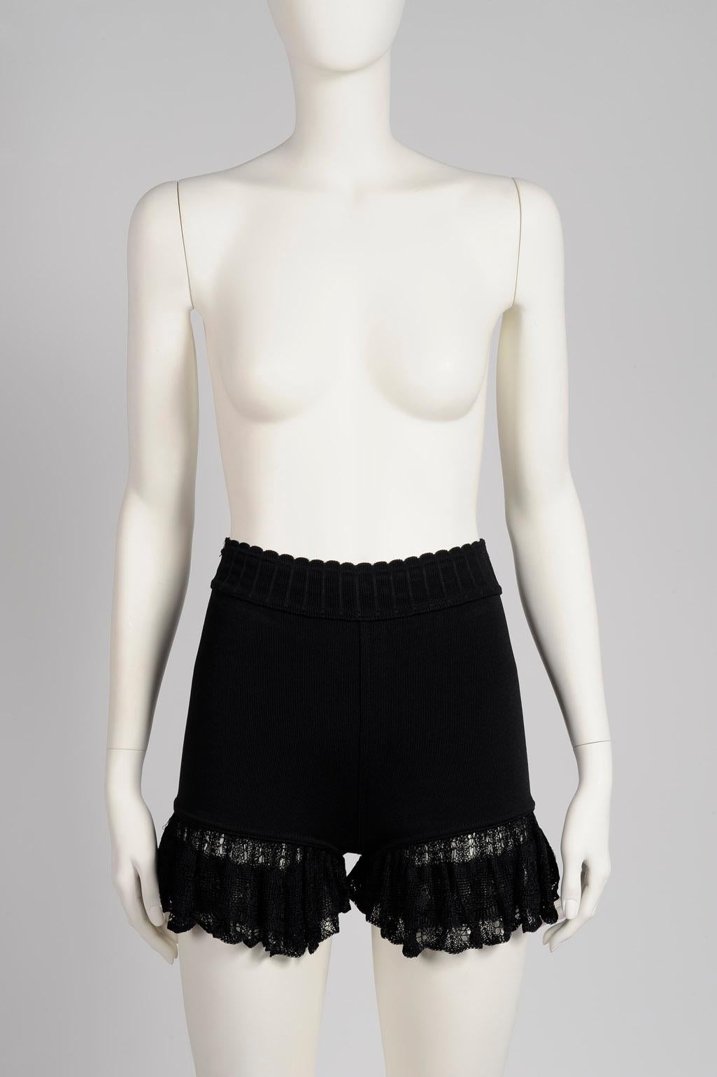 Unworn Alaïa Runway Ruffled Mini Shorts, Spring-Summer 1992 In Excellent Condition In Geneva, CH