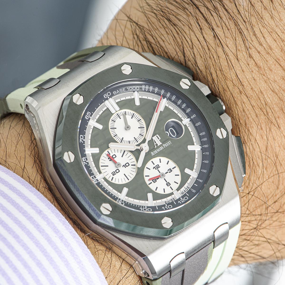 Ungetragene Audemars Piguet Royal Oak Offshore Green Camouflage 26400SO.OO.A055CA.01 im Zustand „Neu“ in Mayfair, London, London